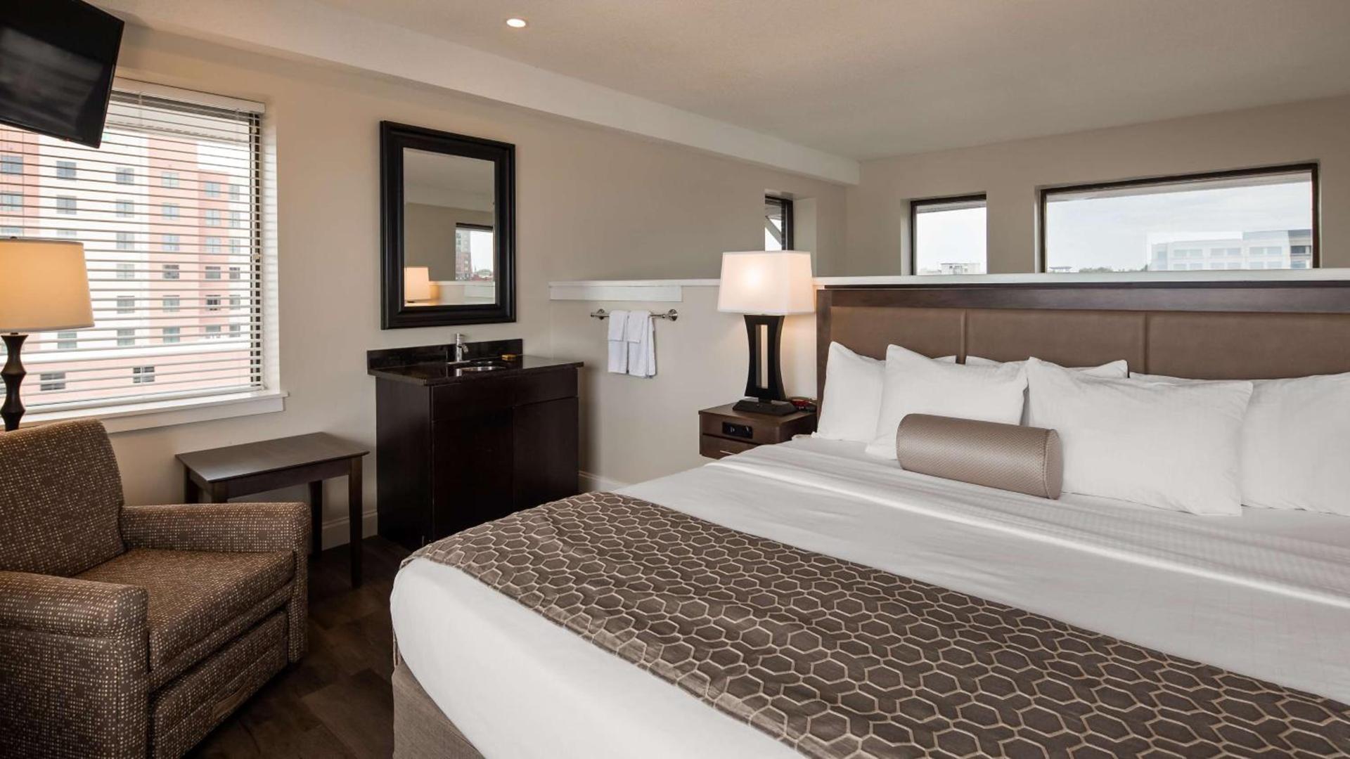 Best Western Plus Coastline Inn photo 2