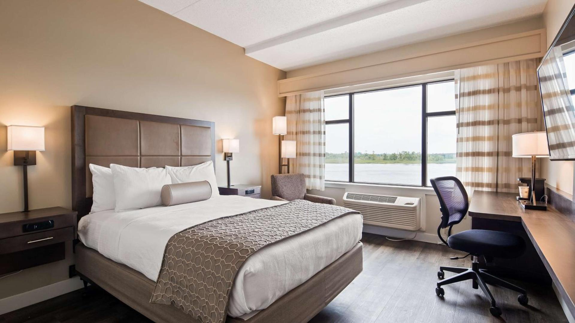 Best Western Plus Coastline Inn photo 8
