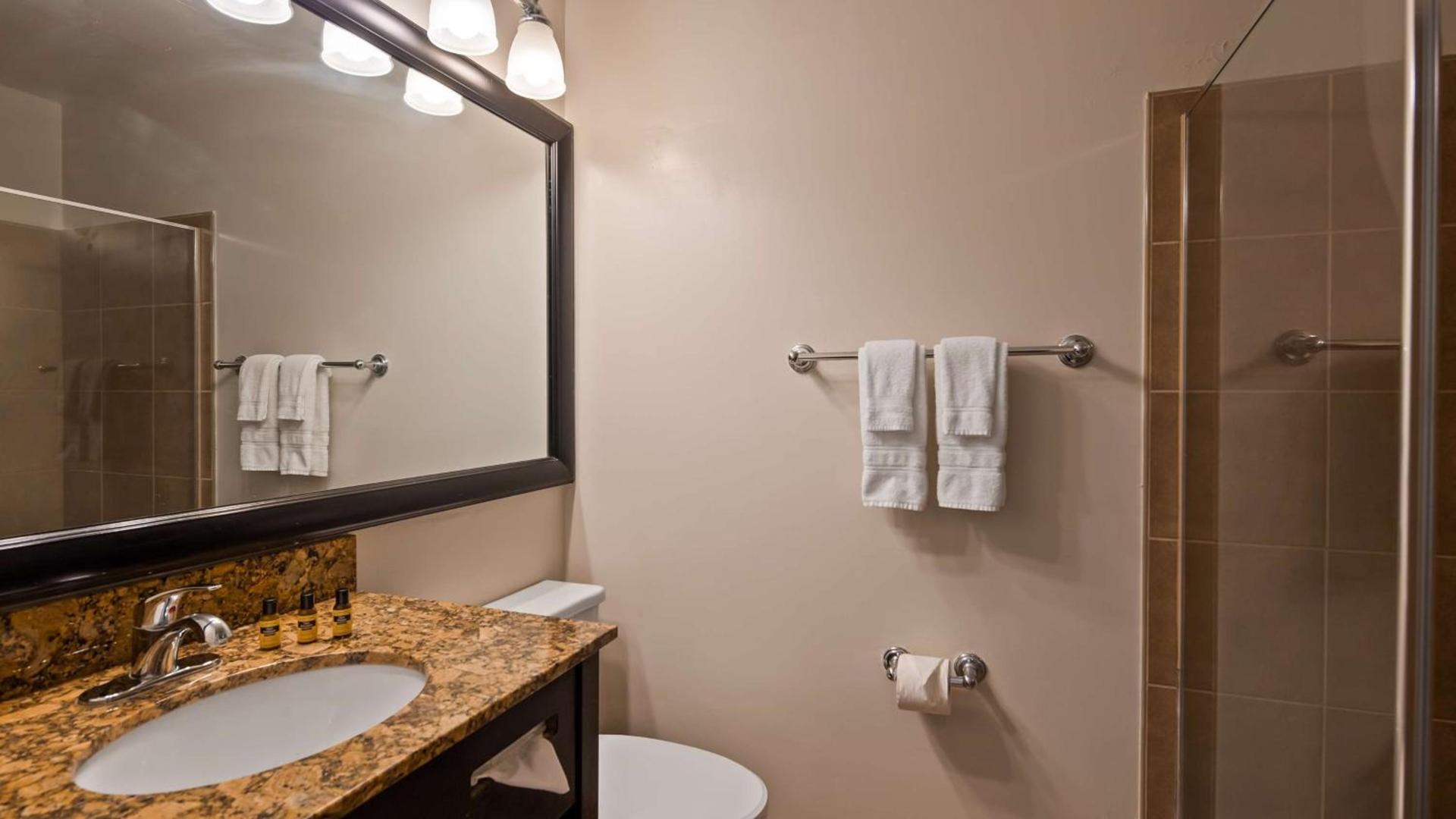 Best Western Plus Coastline Inn photo 17