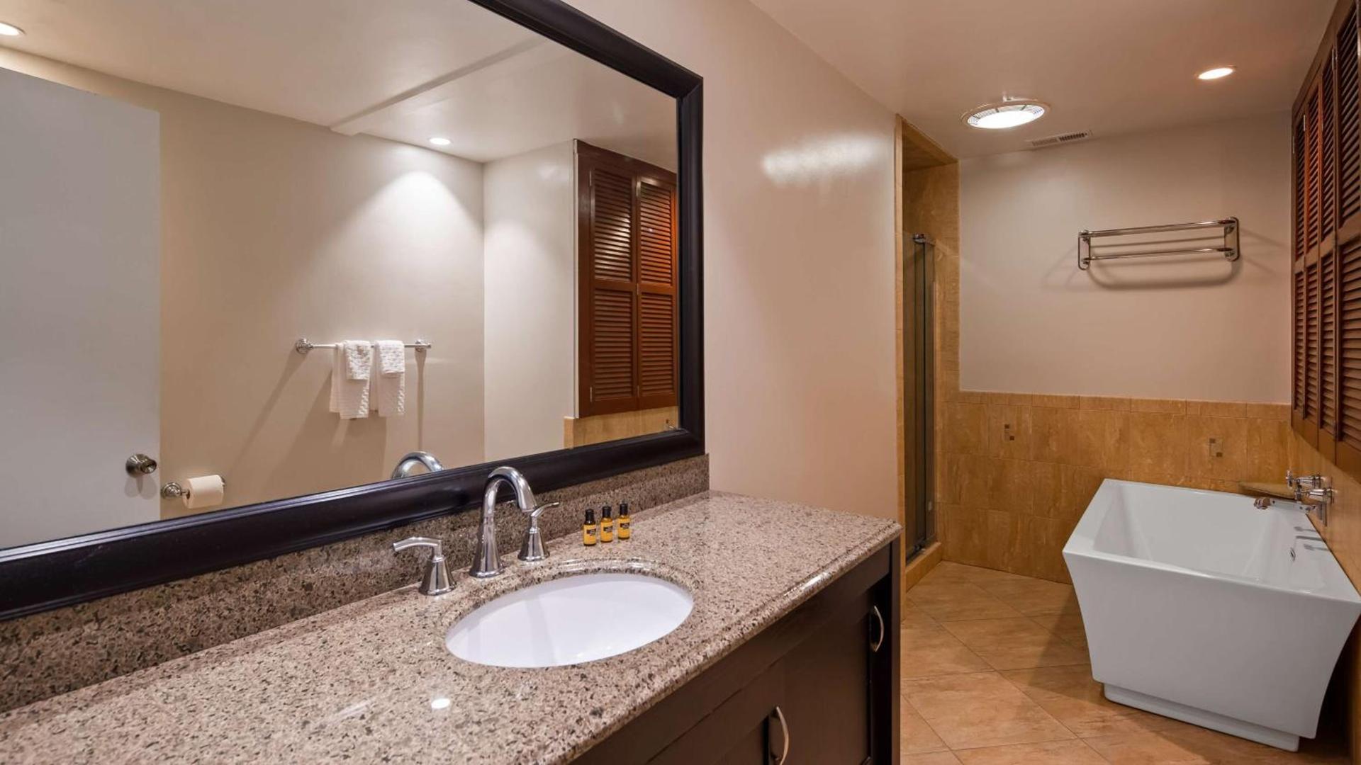 Best Western Plus Coastline Inn photo 18