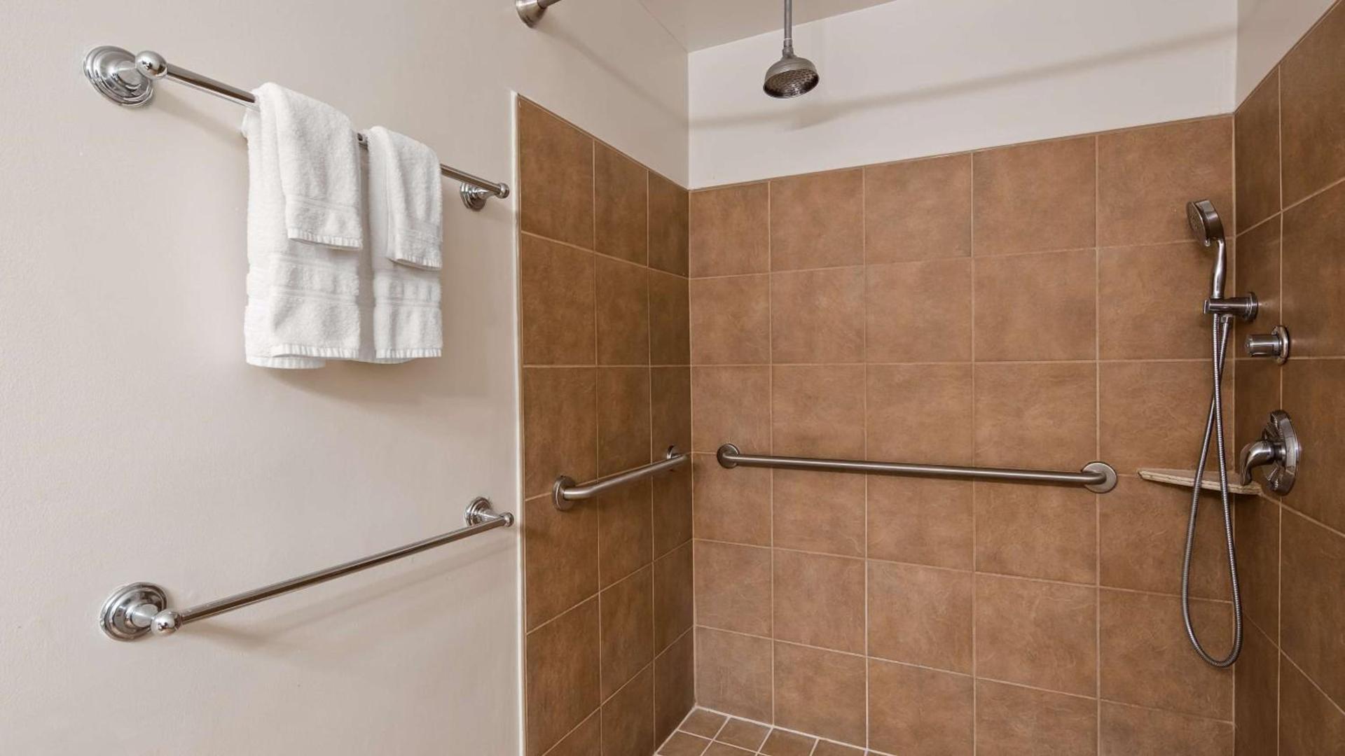Best Western Plus Coastline Inn photo 19