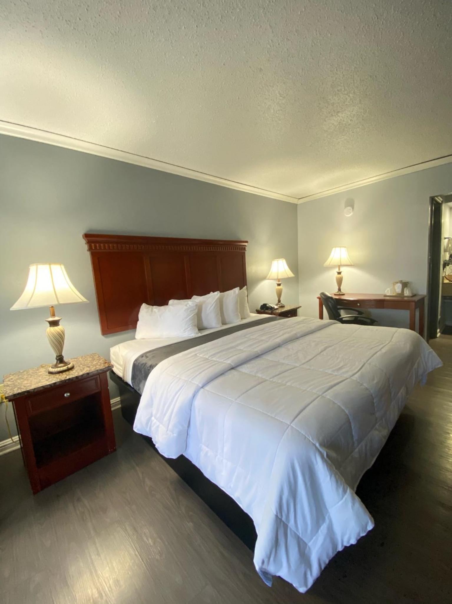 Quarters Inn & Suites photo 8