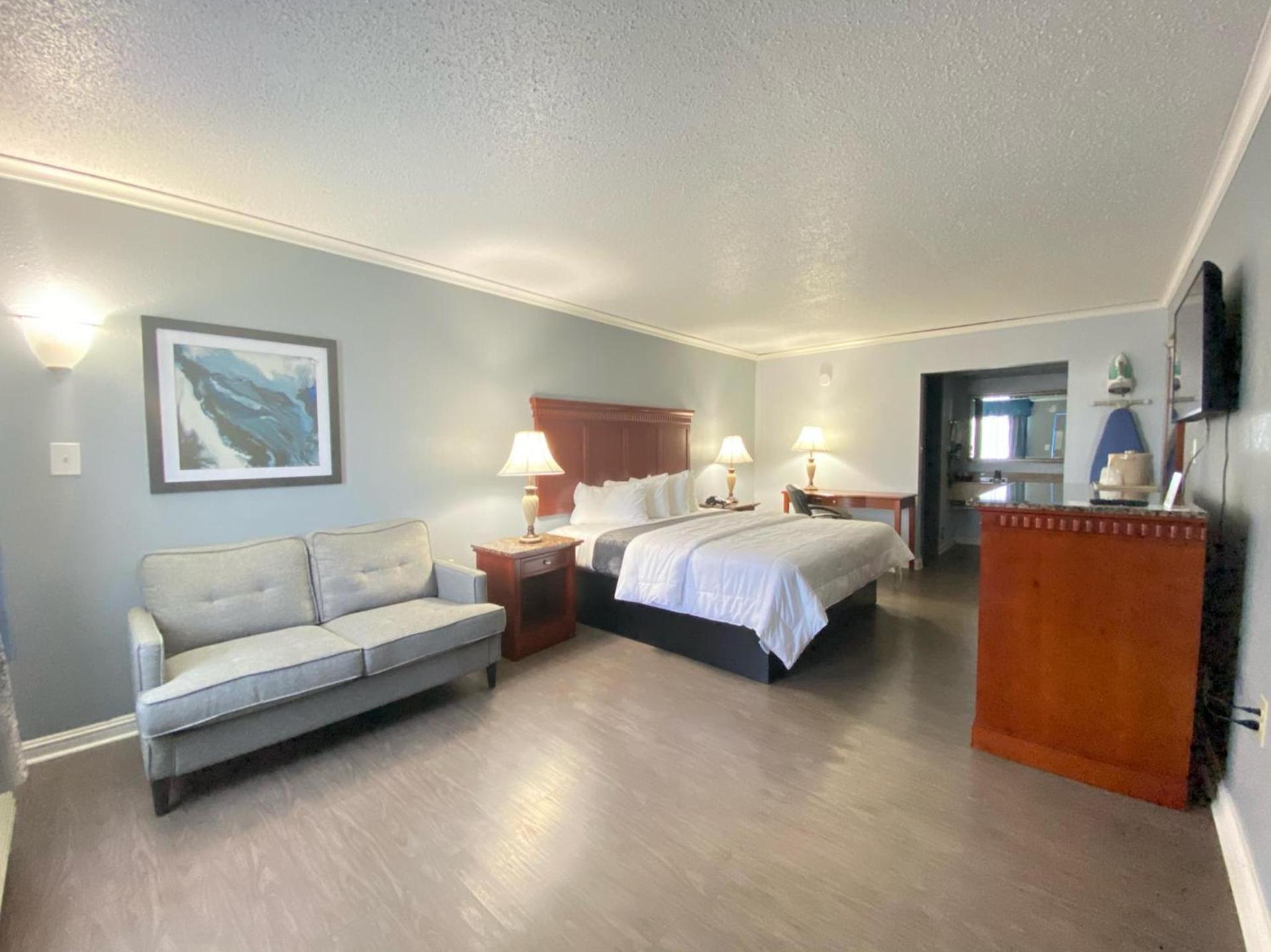 Quarters Inn & Suites photo 9