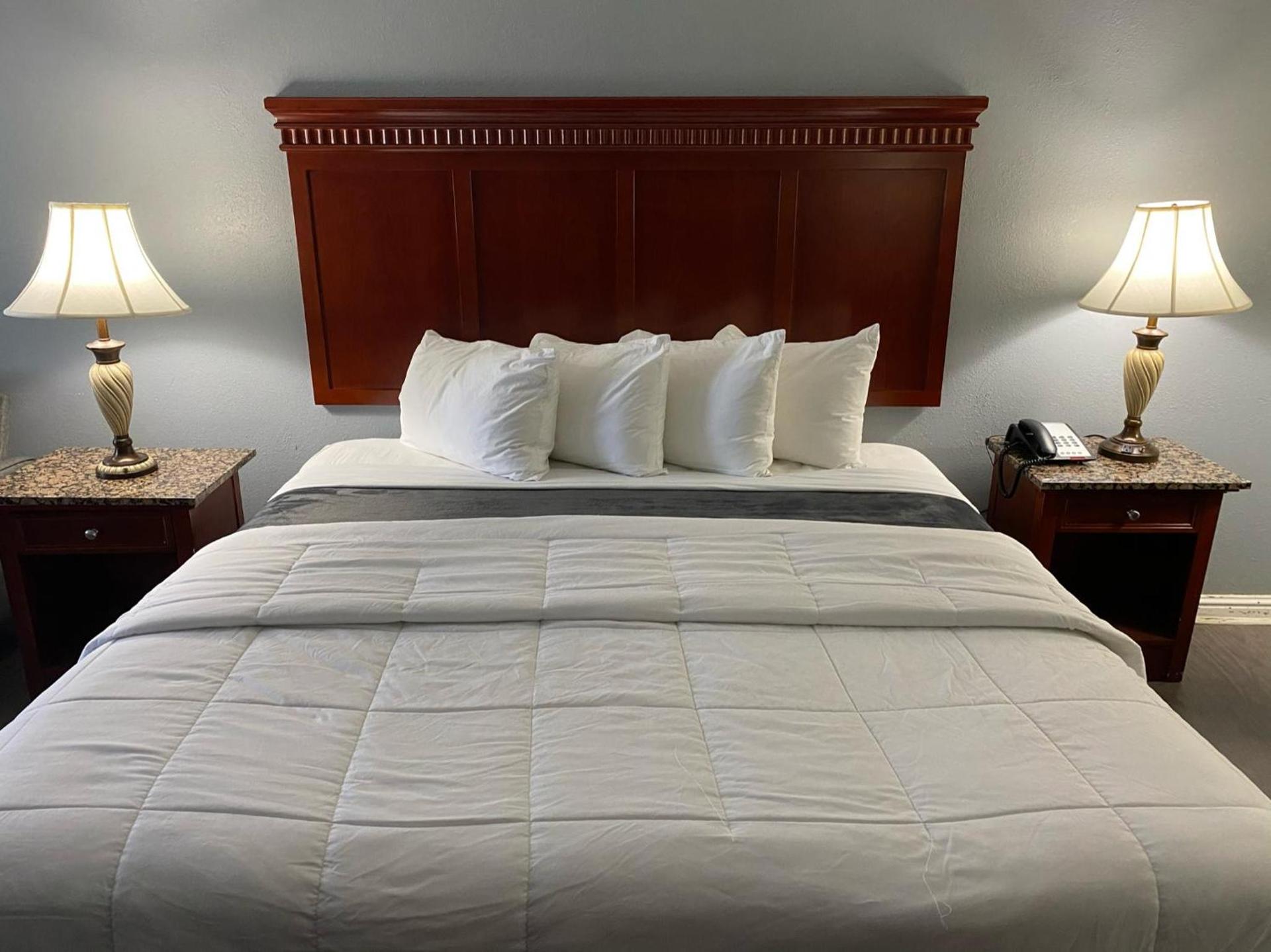 Quarters Inn & Suites photo 7