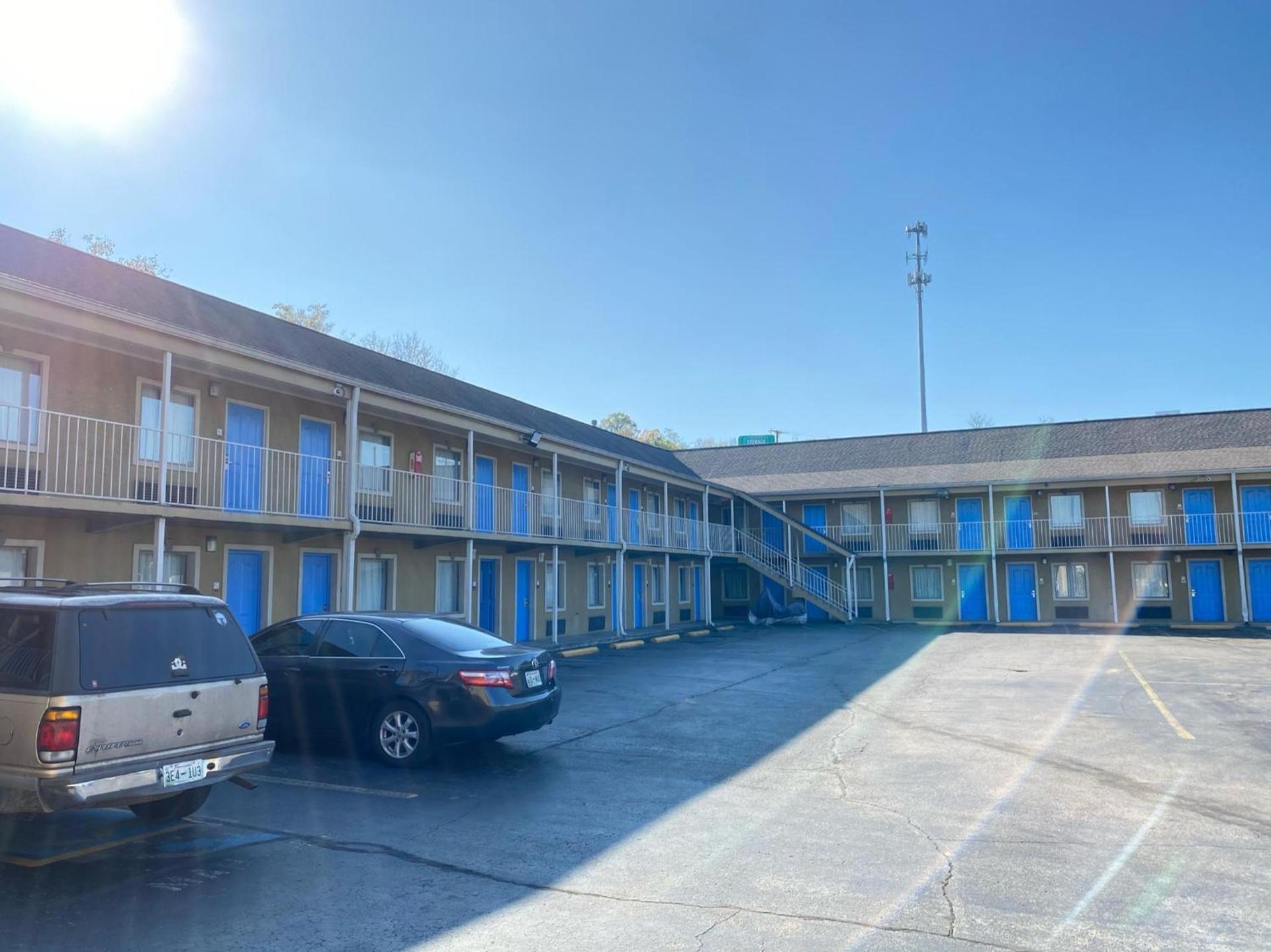 Quarters Inn & Suites photo 13