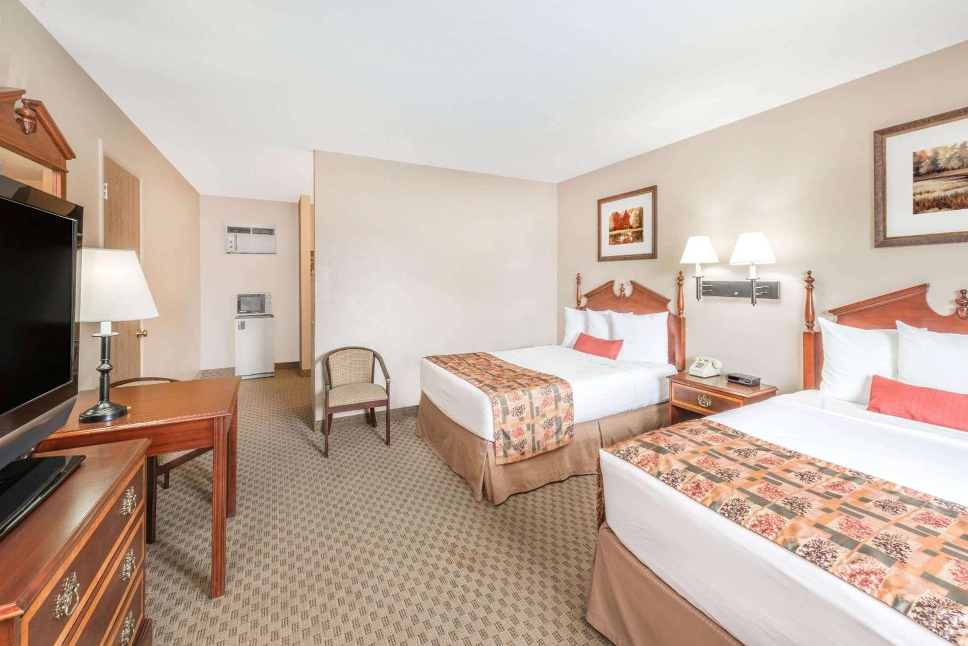 Days Inn by Wyndham Show Low photo 4