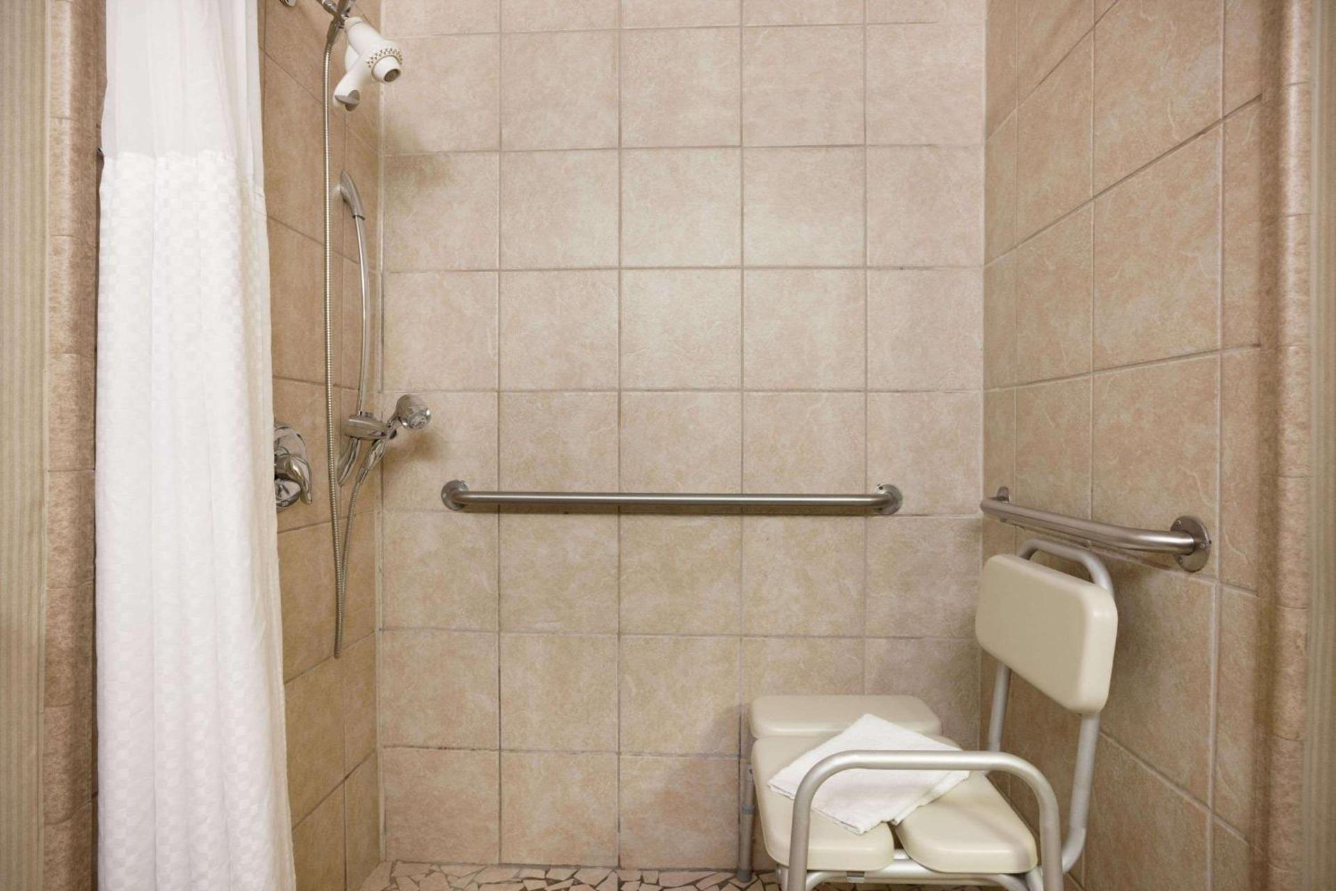 Ramada by Wyndham Newark/Wilmington photo 5