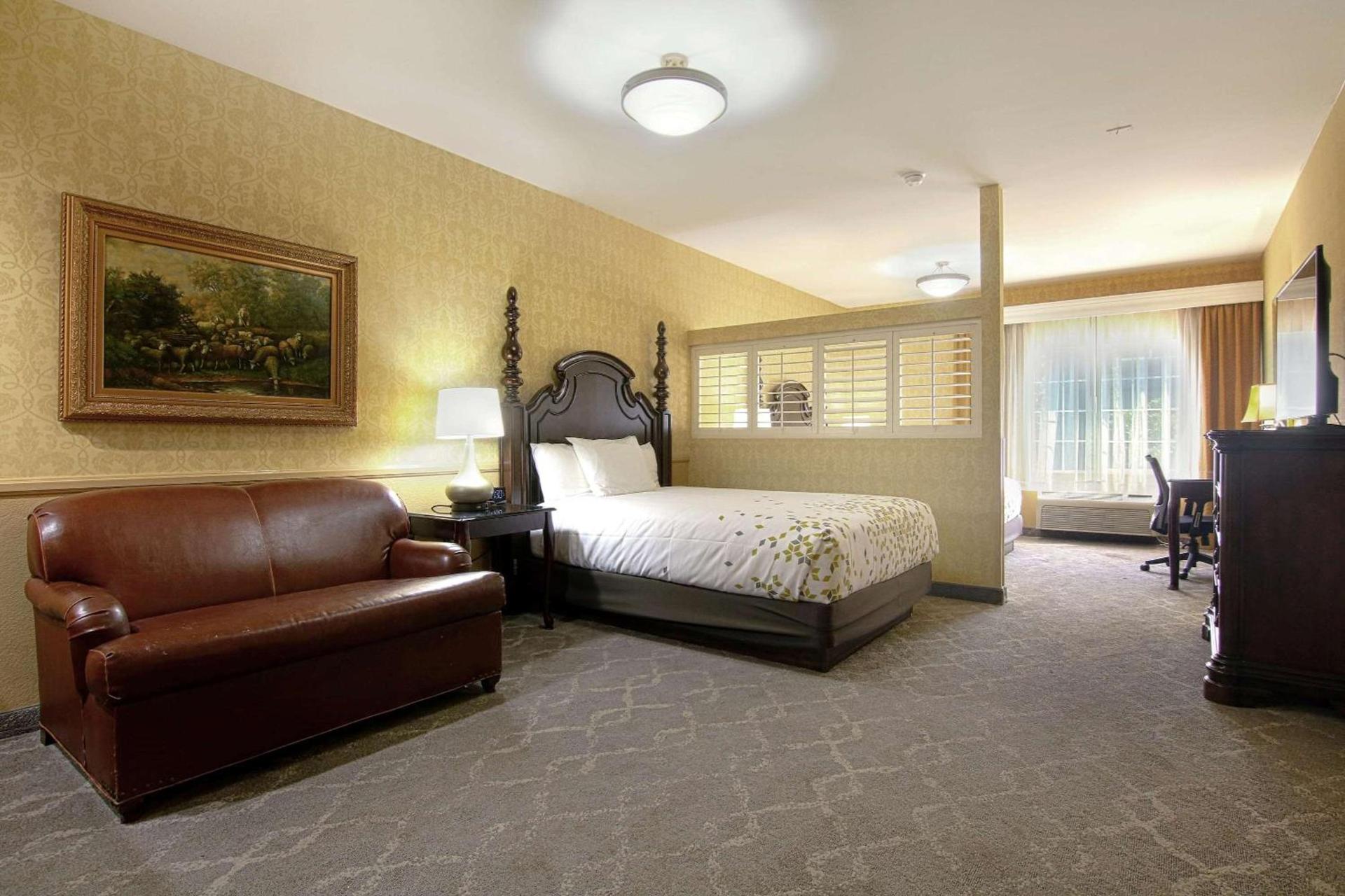 Azure Hotel&Suites Ontario Trademark Collection by Wyndham photo 12