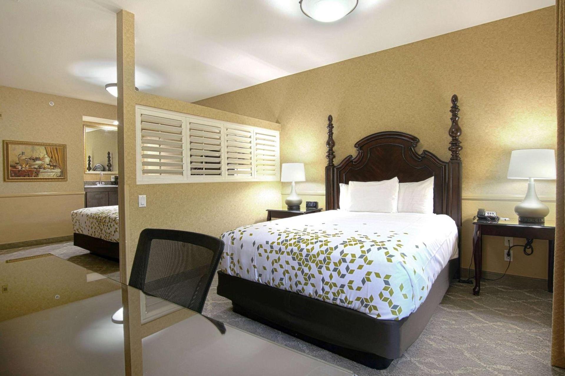 Azure Hotel&Suites Ontario Trademark Collection by Wyndham photo 17