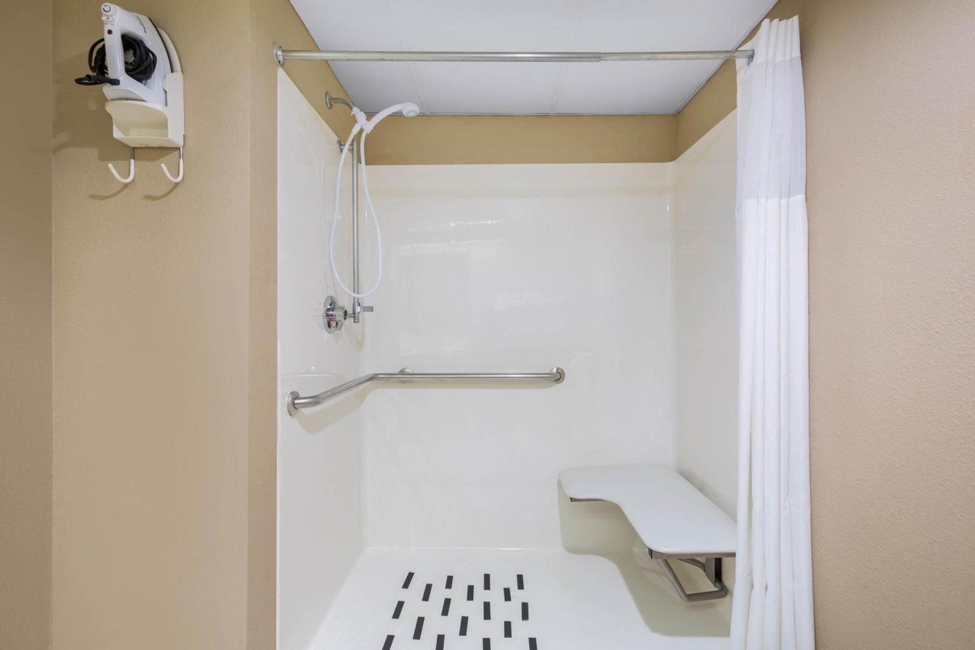 Days Inn & Suites by Wyndham Cuba photo 45