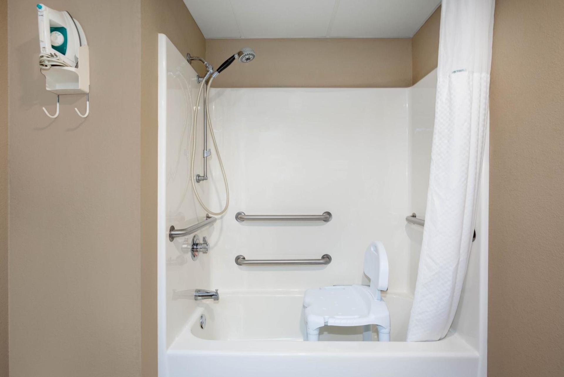 Days Inn & Suites by Wyndham Cuba photo 46