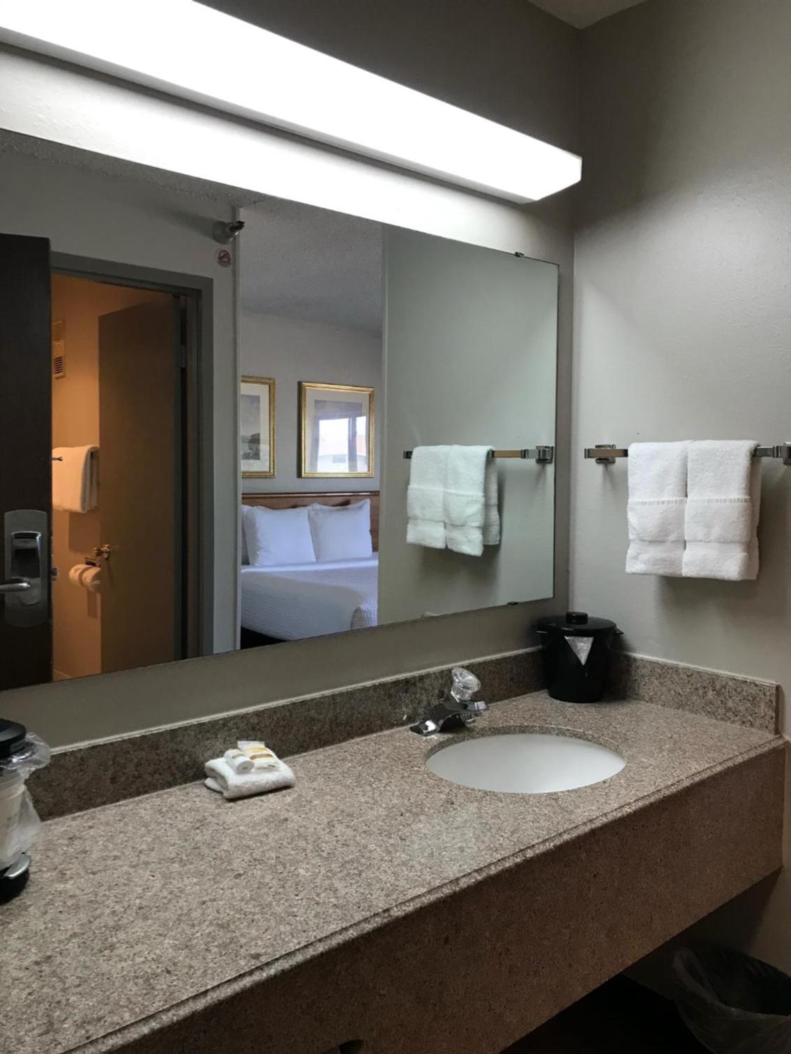 Days Inn by Wyndham Pleasant Prairie Kenosha photo 43