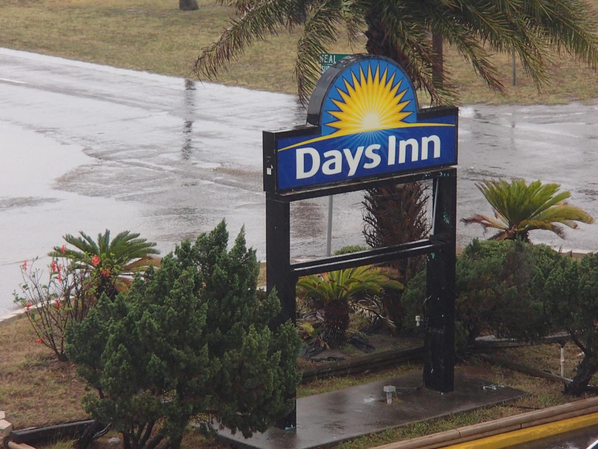 Days Inn by Wyndham Corpus Christi Beach photo 19