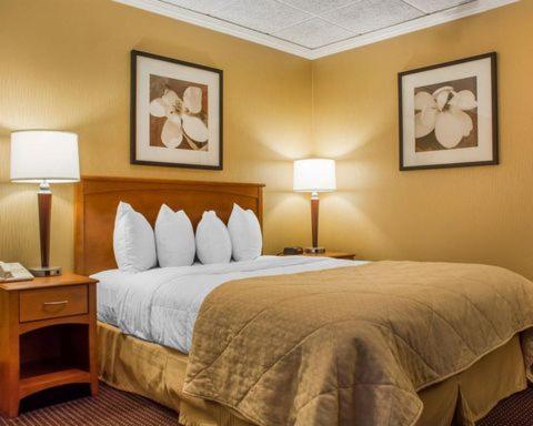 Clarion Hotel & Suites Riverfront photo 23