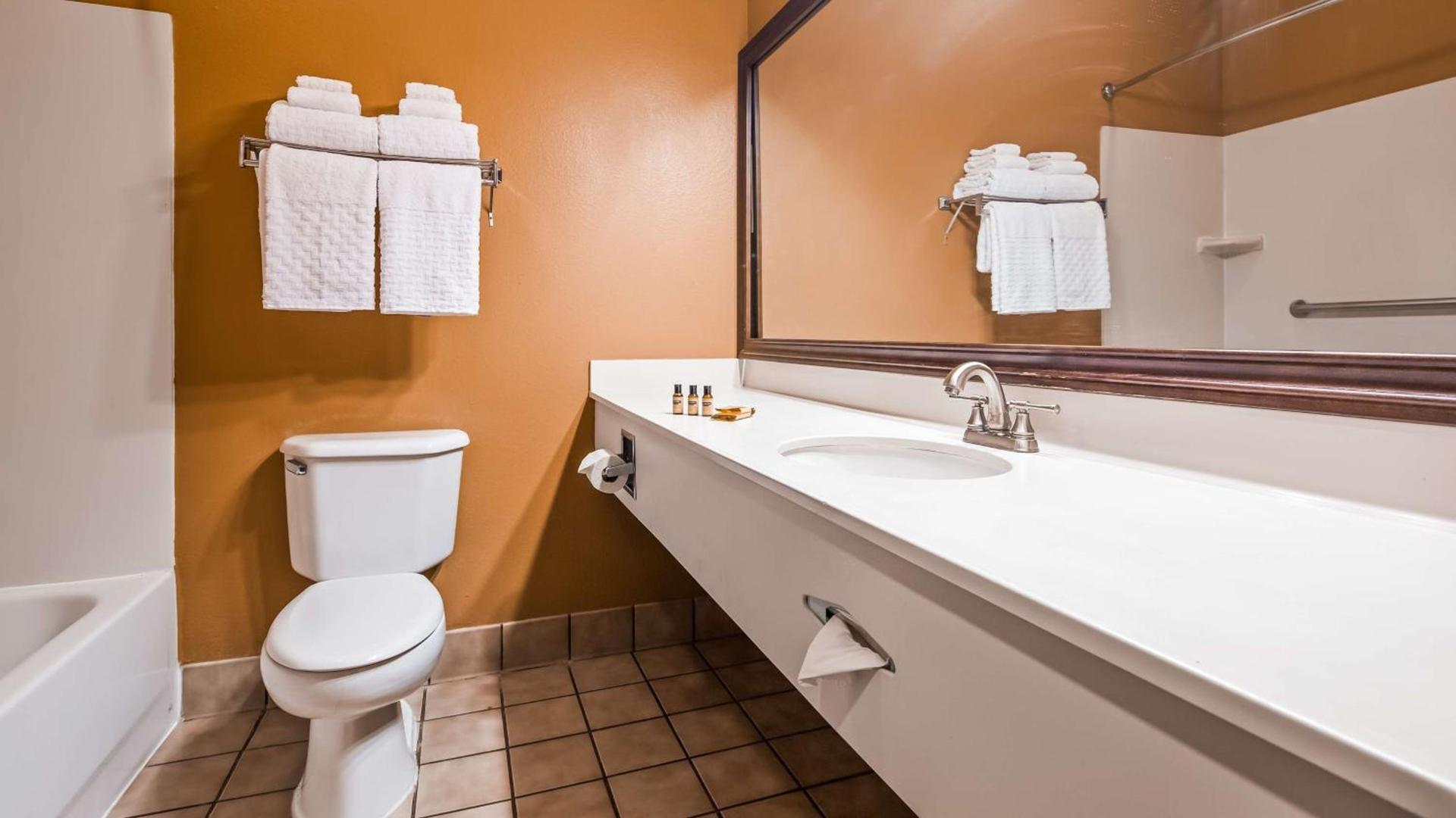 Best Western Plus Brandywine Inn & Suites photo 17