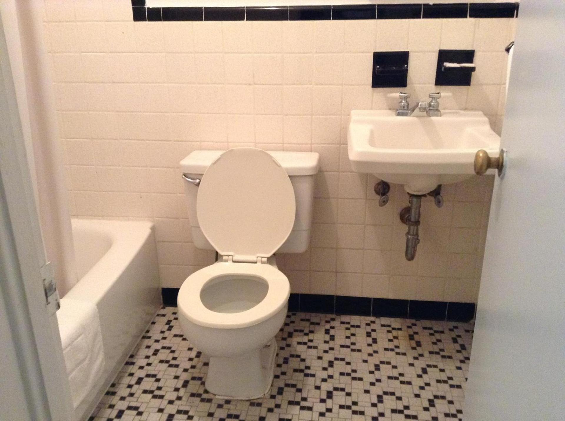 Economy Inn photo 14