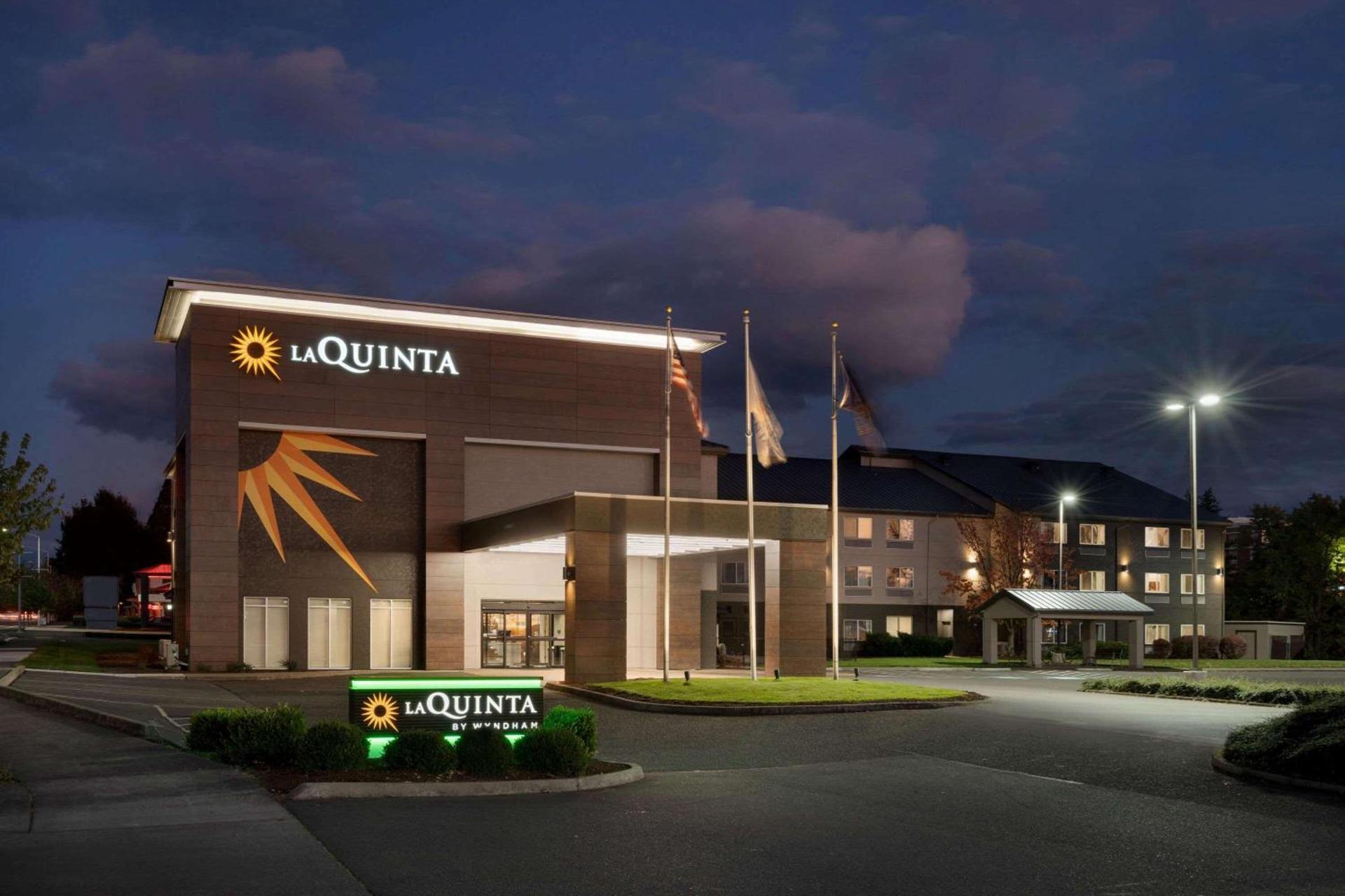 La Quinta Inn & Suites by Wyndham Springfield — hotel in Springfield