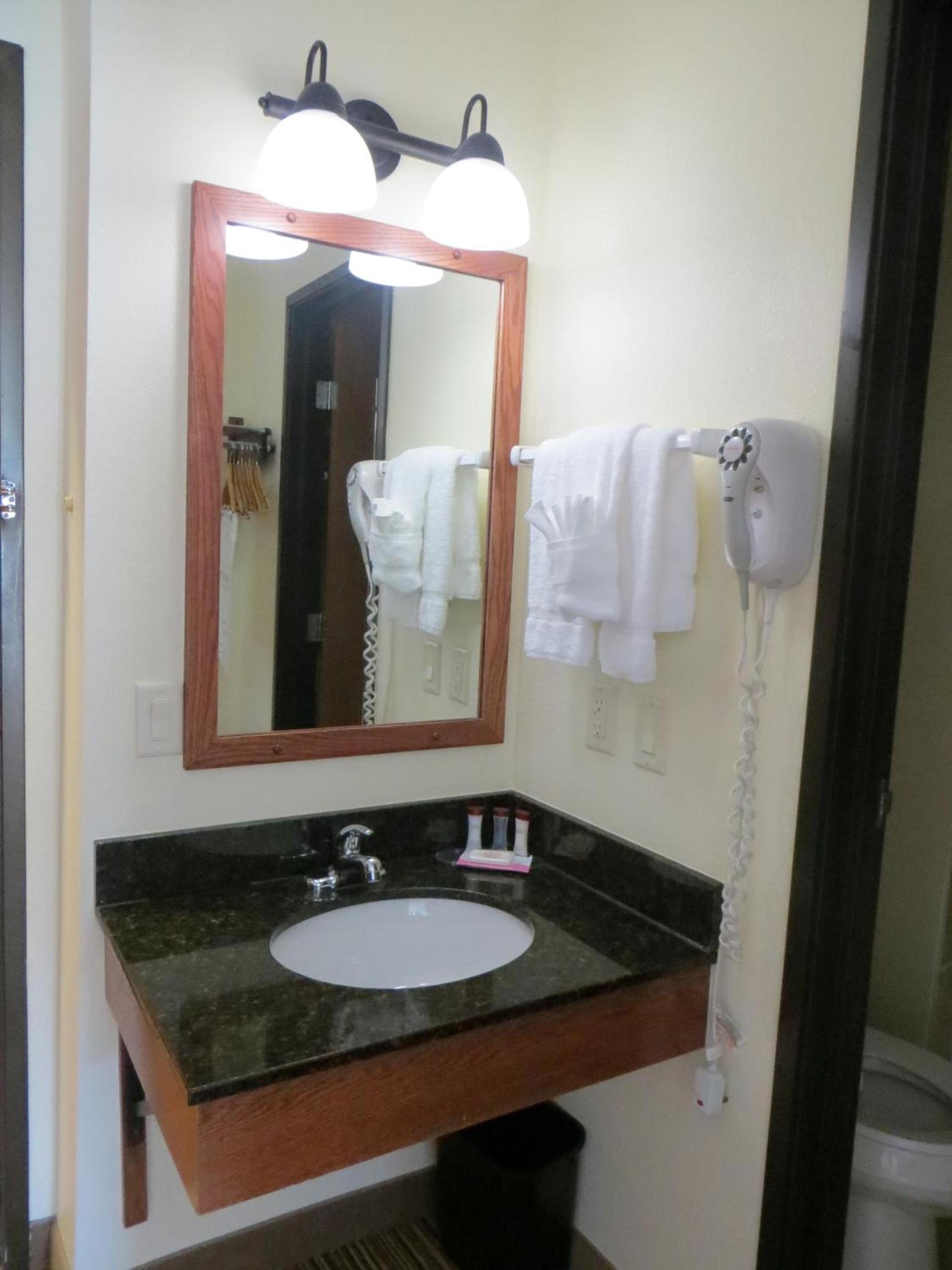 Ramada by Wyndham Wisconsin Dells I-90 photo 28