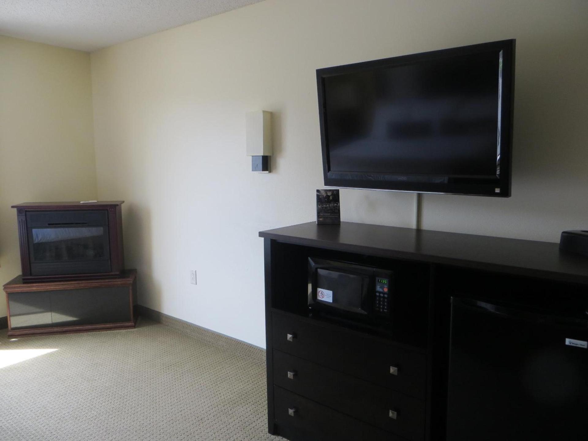 Ramada by Wyndham Wisconsin Dells I-90 photo 32