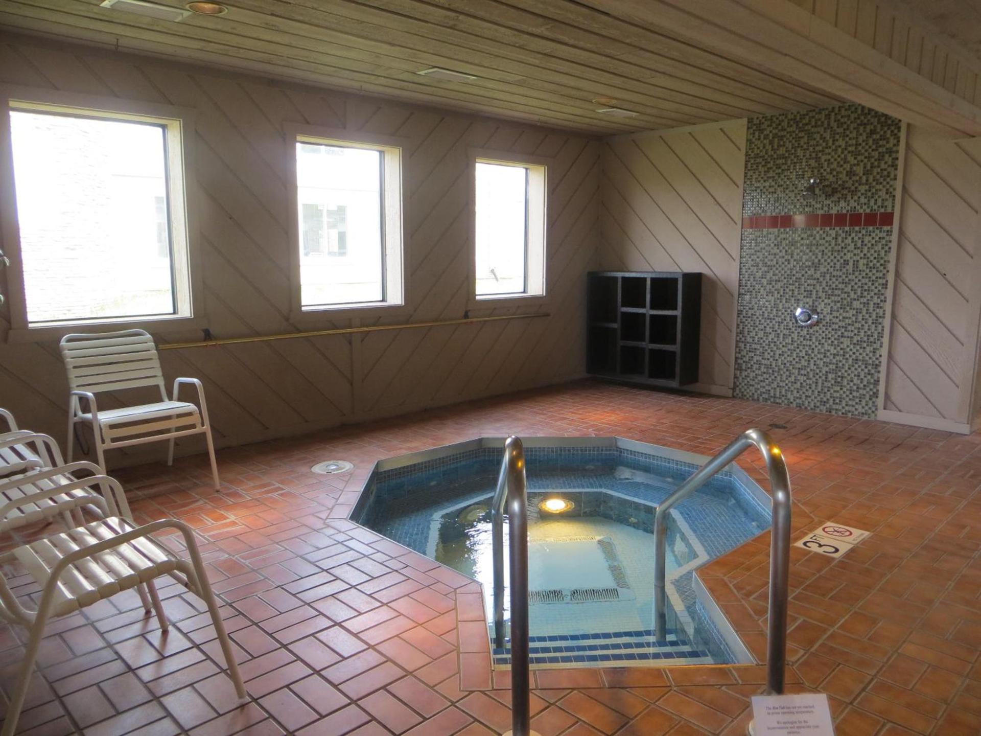 Ramada by Wyndham Wisconsin Dells I-90 photo 51