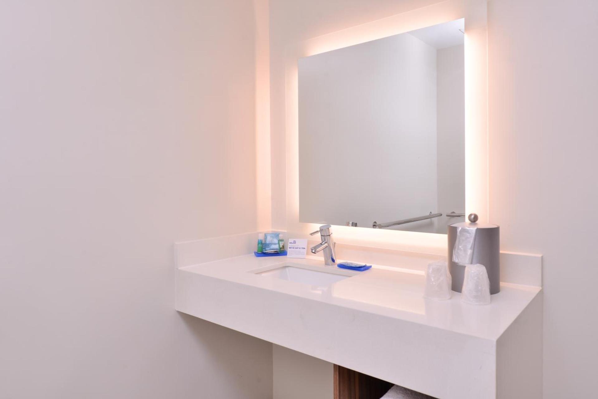 Holiday Inn Express New Orleans - Arts District by IHG photo 3