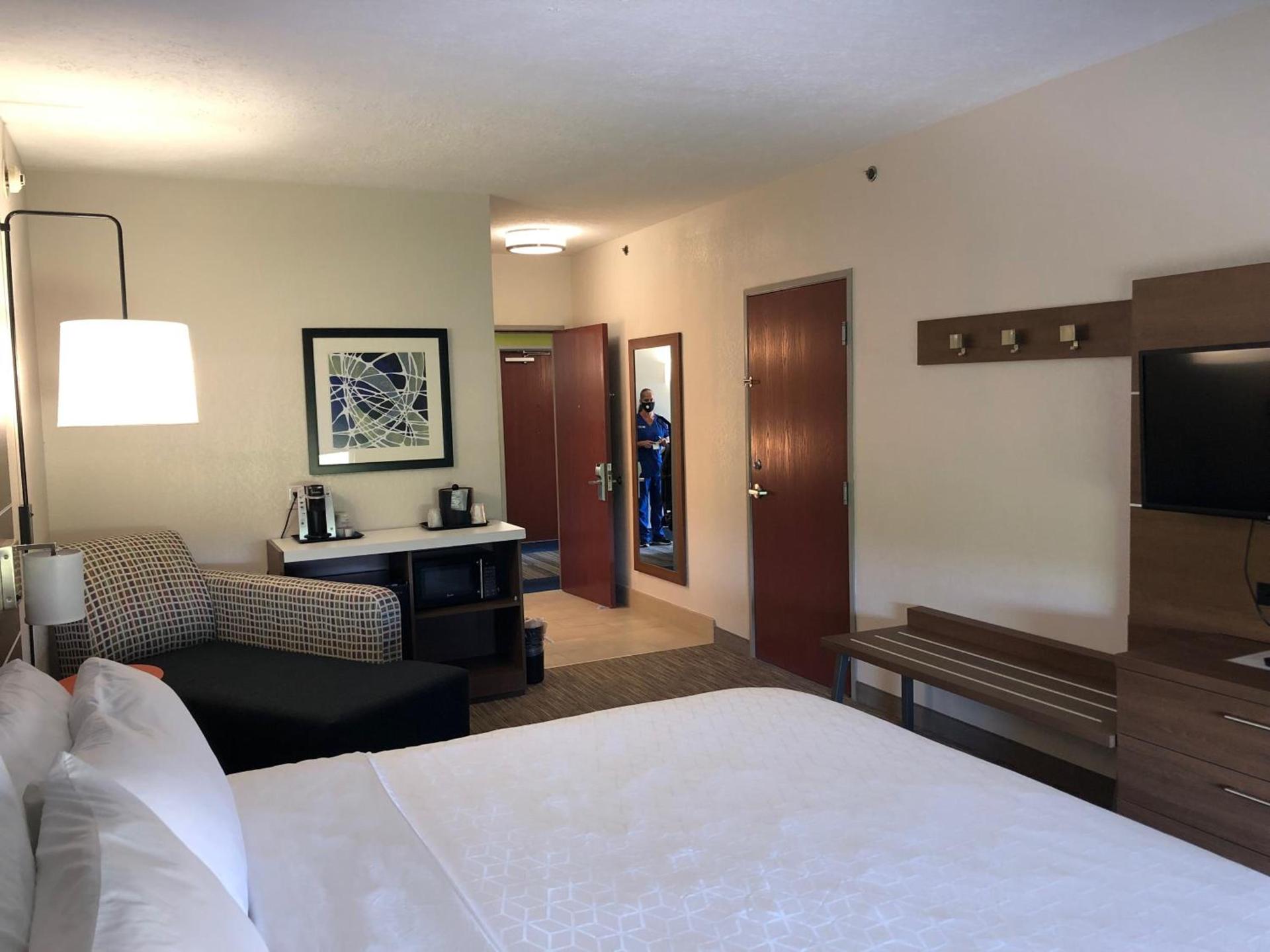 Holiday Inn Express Hotel & Suites Franklin by IHG photo 9