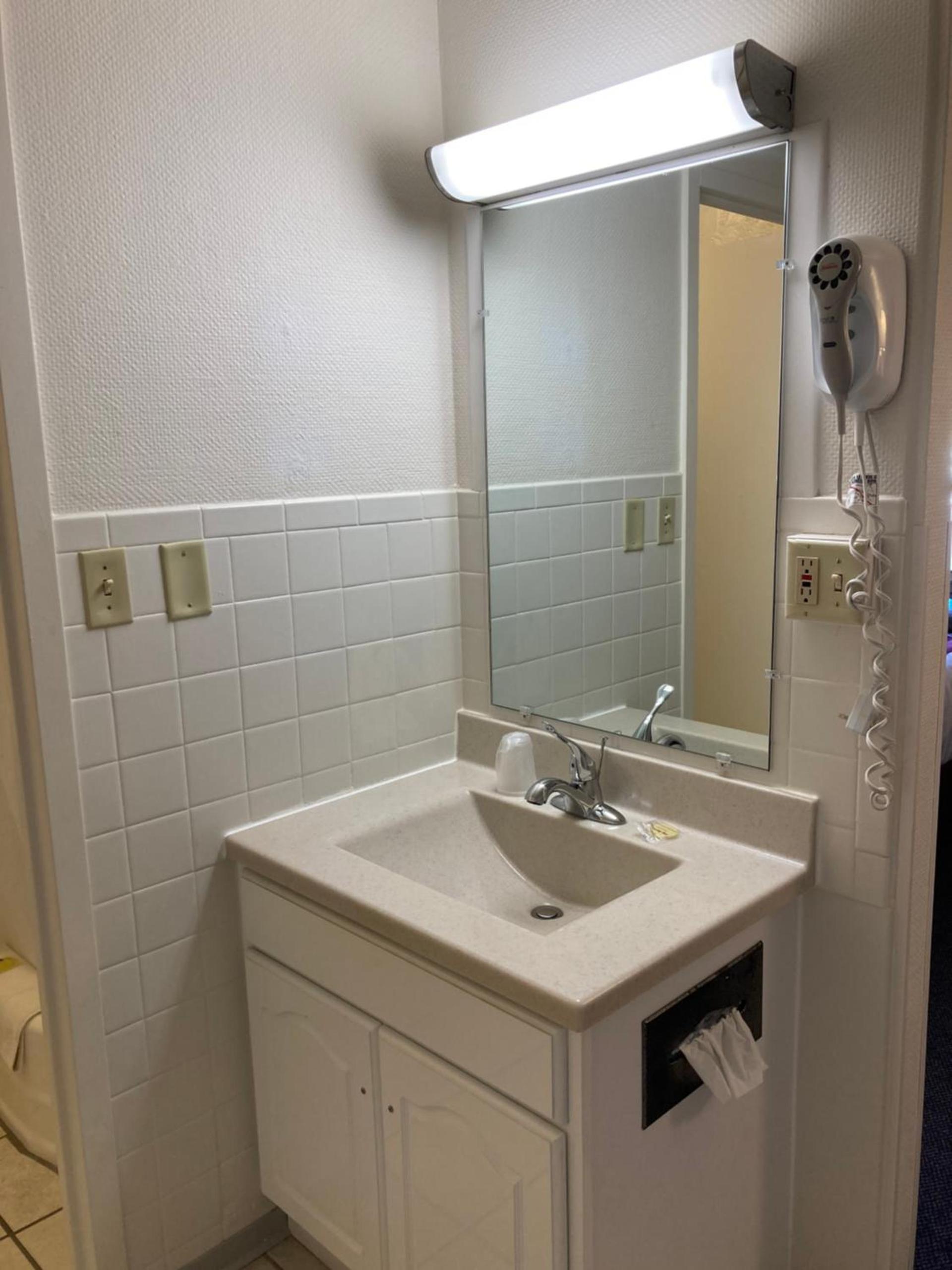 Hills Inn photo 20