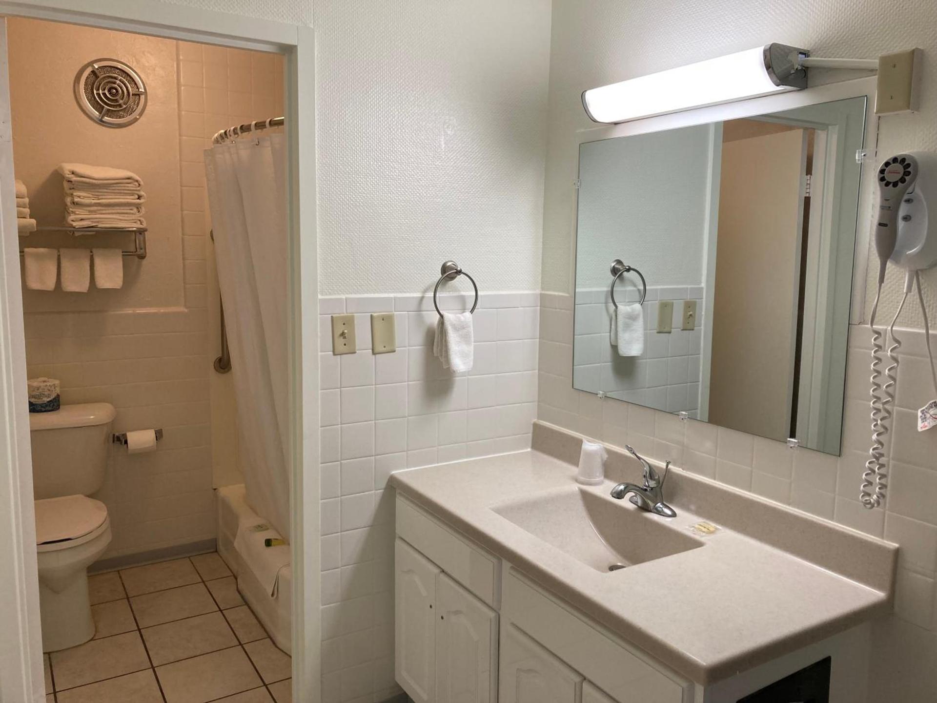 Hills Inn photo 19