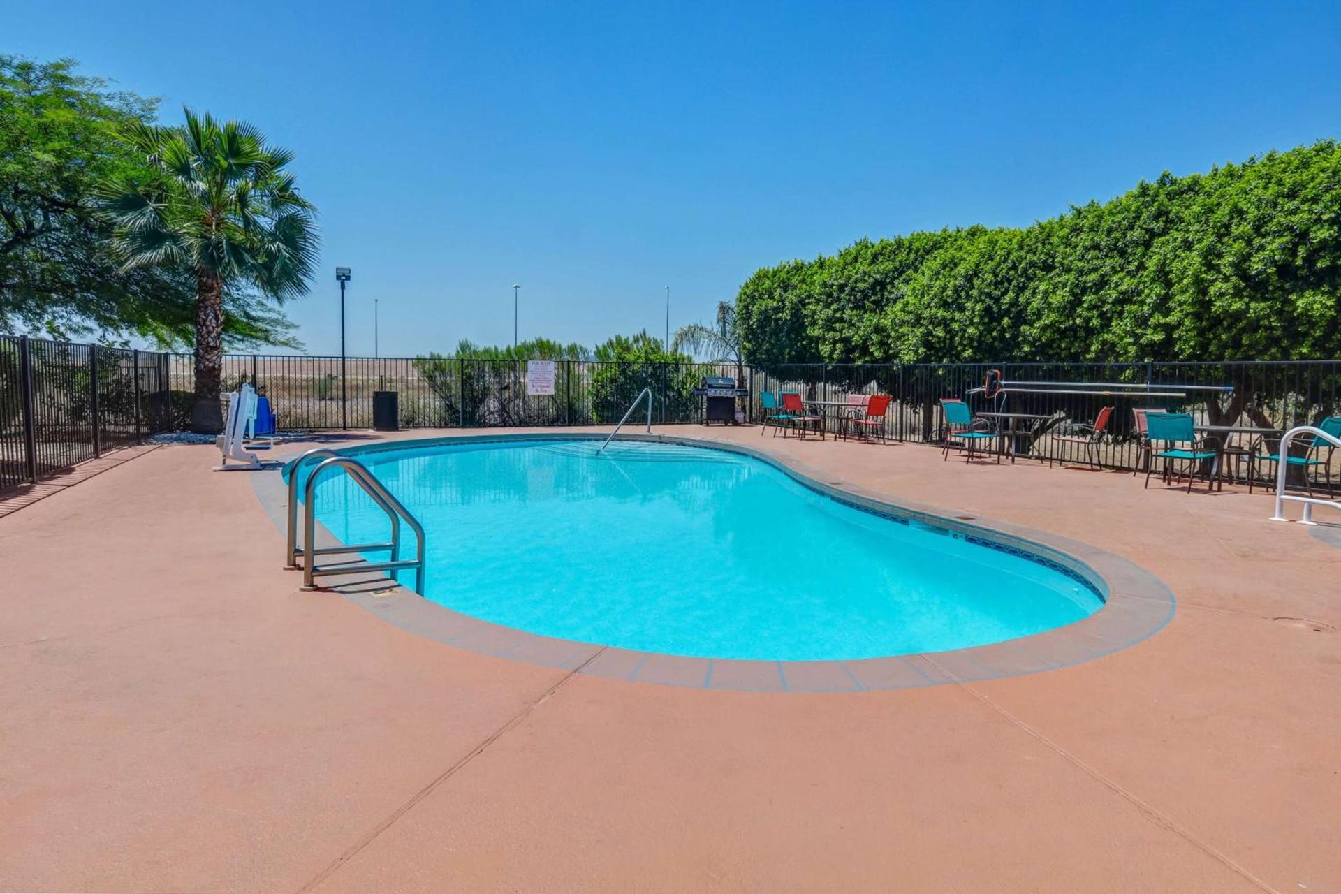 Americas Best Value Inn Apache Junction photo 4