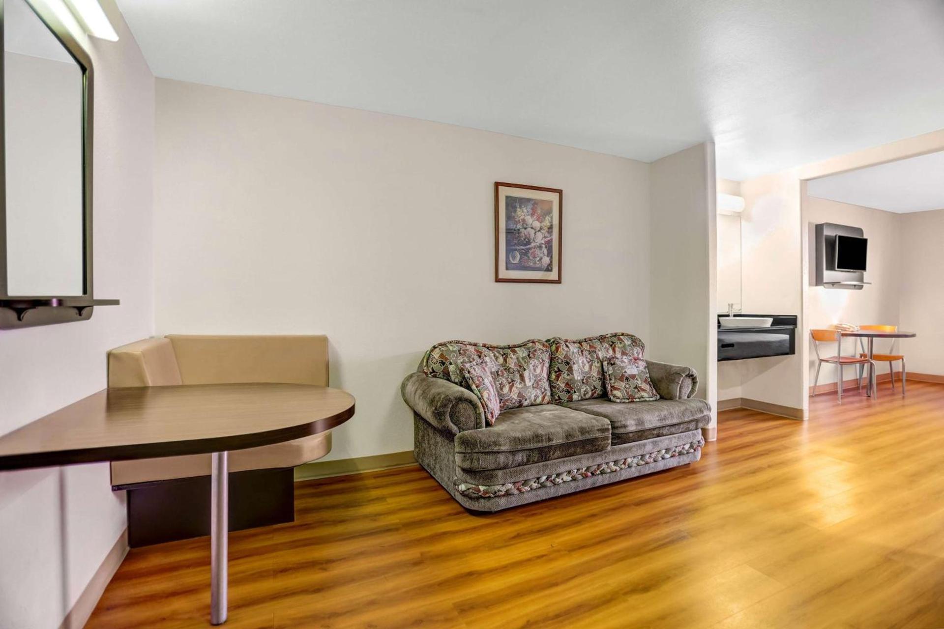 Americas Best Value Inn Apache Junction photo 6