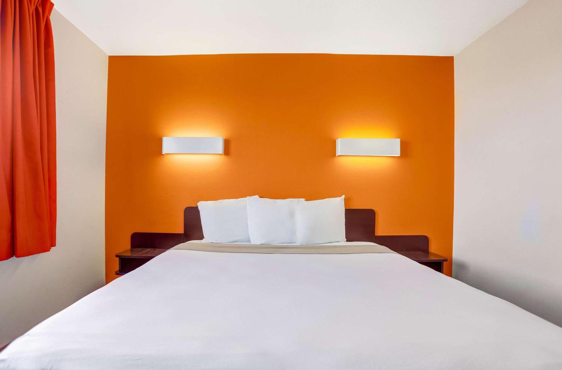 Americas Best Value Inn Apache Junction photo 8