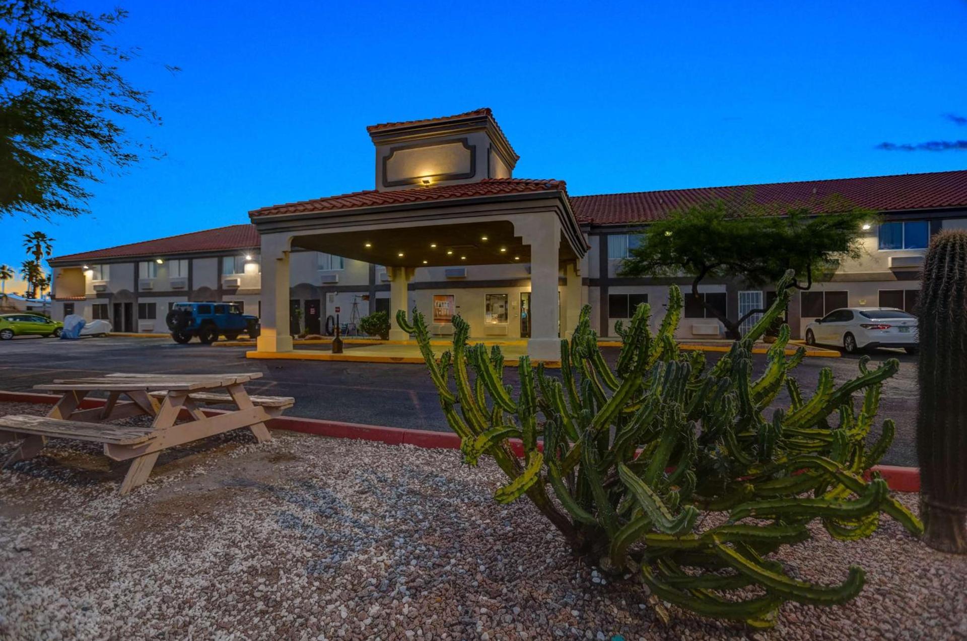 Americas Best Value Inn Apache Junction photo 2