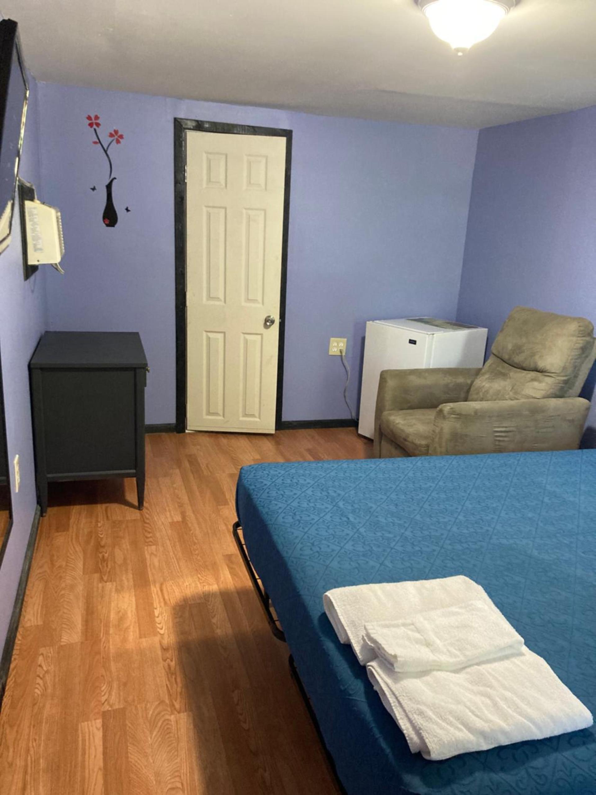 Hillside Motel photo 69