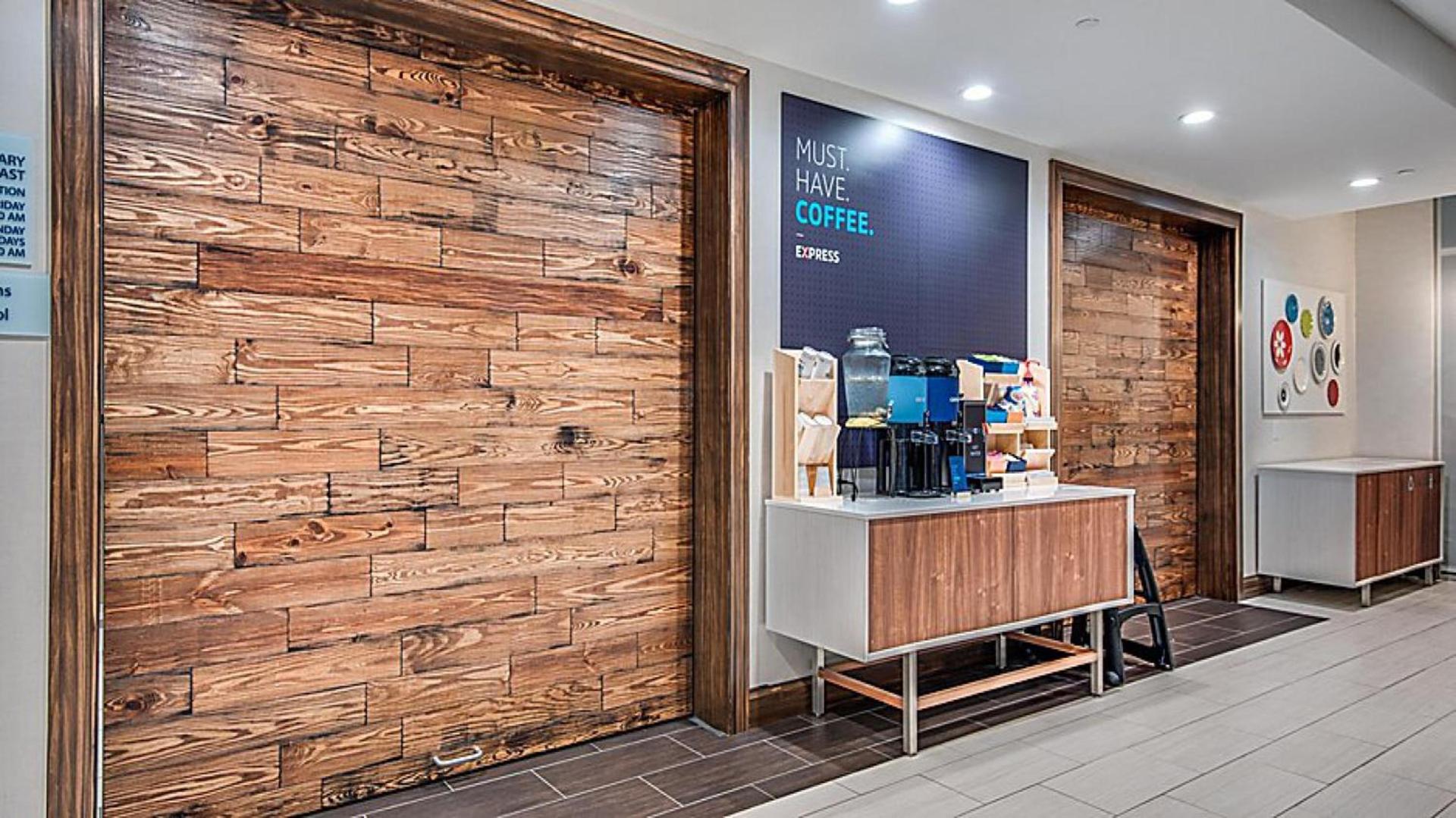 Holiday Inn Express Hotel & Suites Mount Pleasant by IHG photo 3