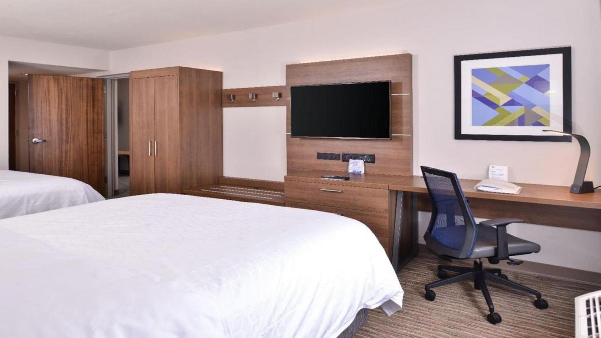 Holiday Inn Express Hotel & Suites Mount Pleasant by IHG photo 6