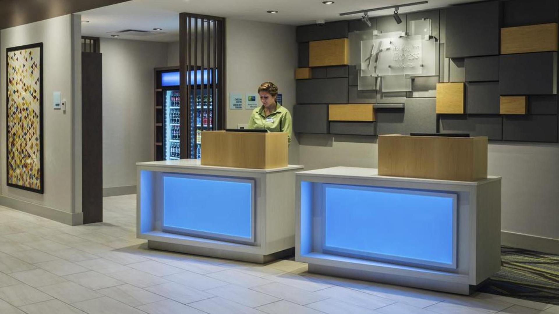 Holiday Inn Express Hotel & Suites Mount Pleasant by IHG photo 2