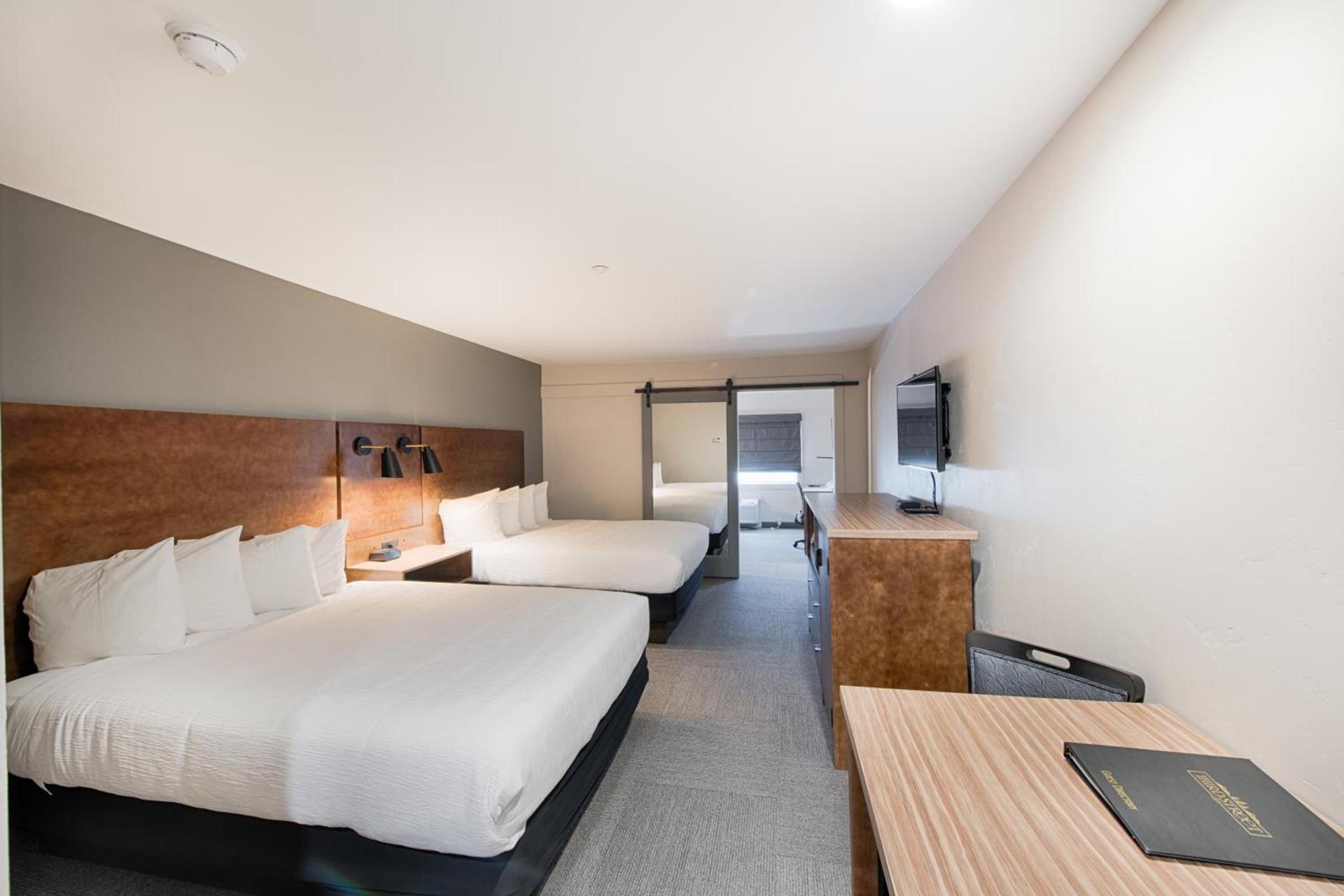 Third Street Inn photo 35