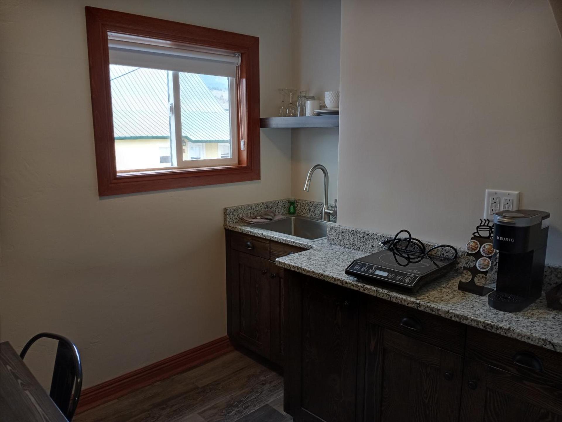 Yellowstone Riverside Cottages photo 55