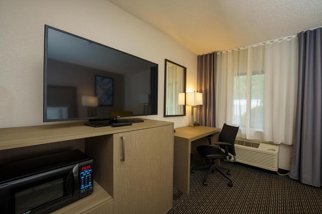 Wingate by Wyndham Brunswick GA I-95 photo 22