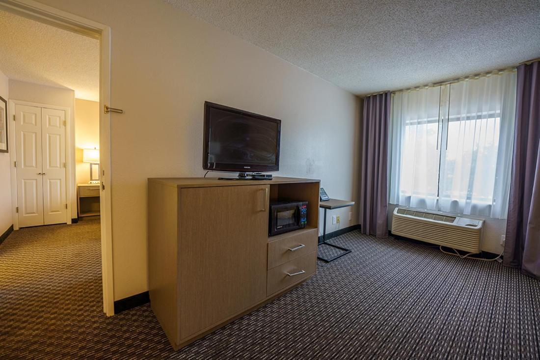 Wingate by Wyndham Brunswick GA I-95 photo 31