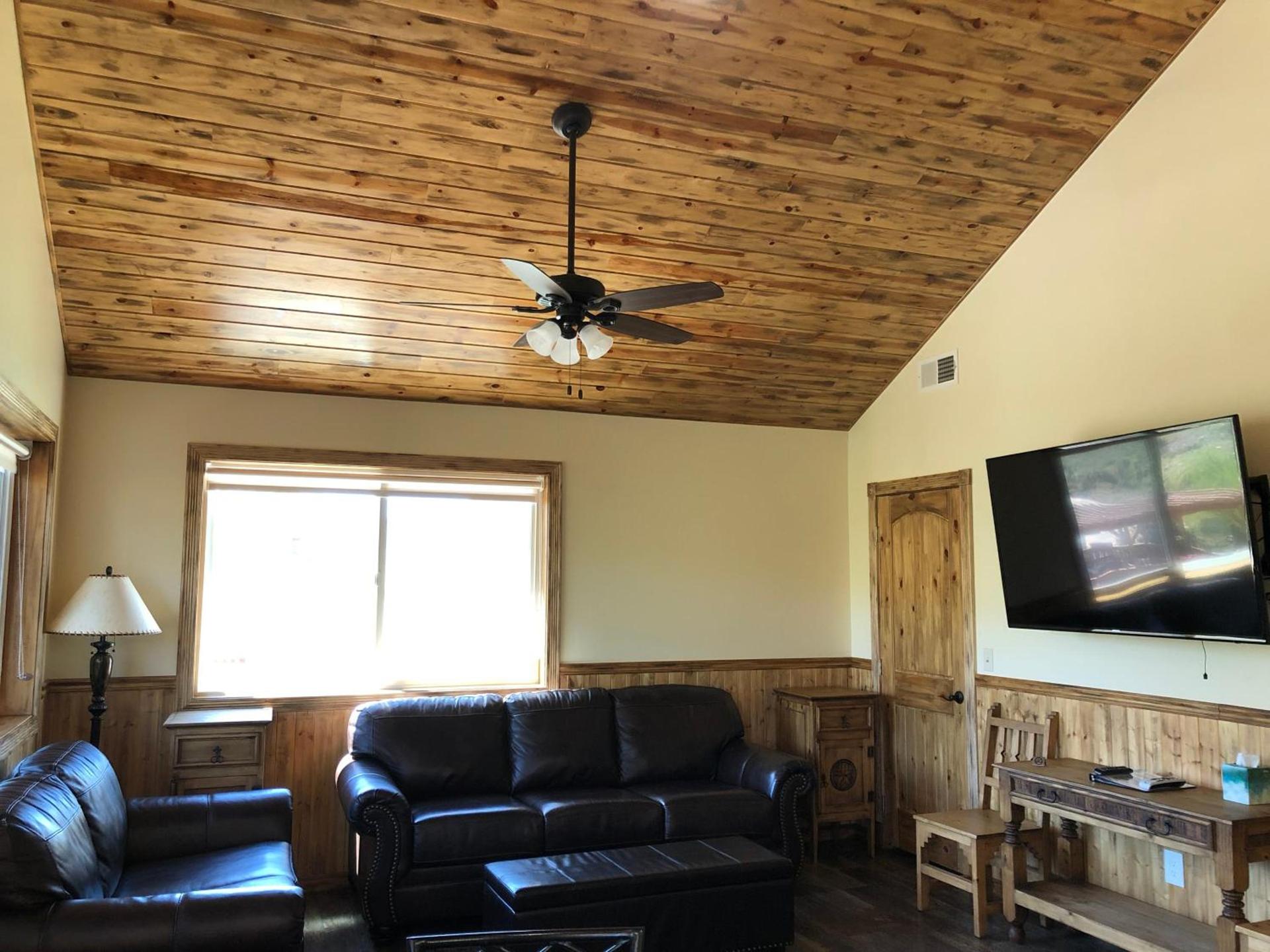 Yellowstone Riverside Cottages photo 59