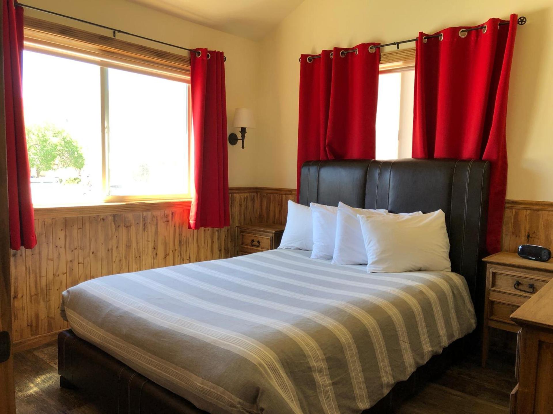 Yellowstone Riverside Cottages photo 58