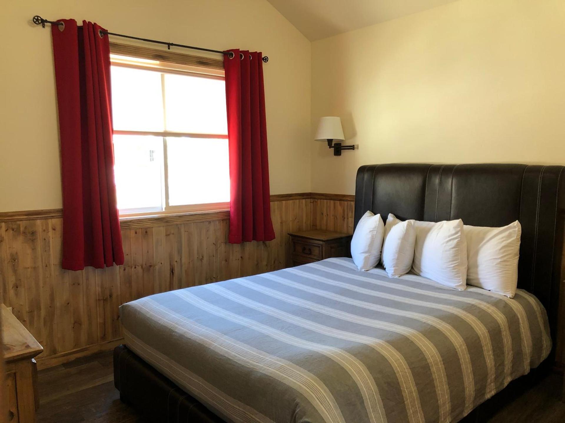 Yellowstone Riverside Cottages photo 57