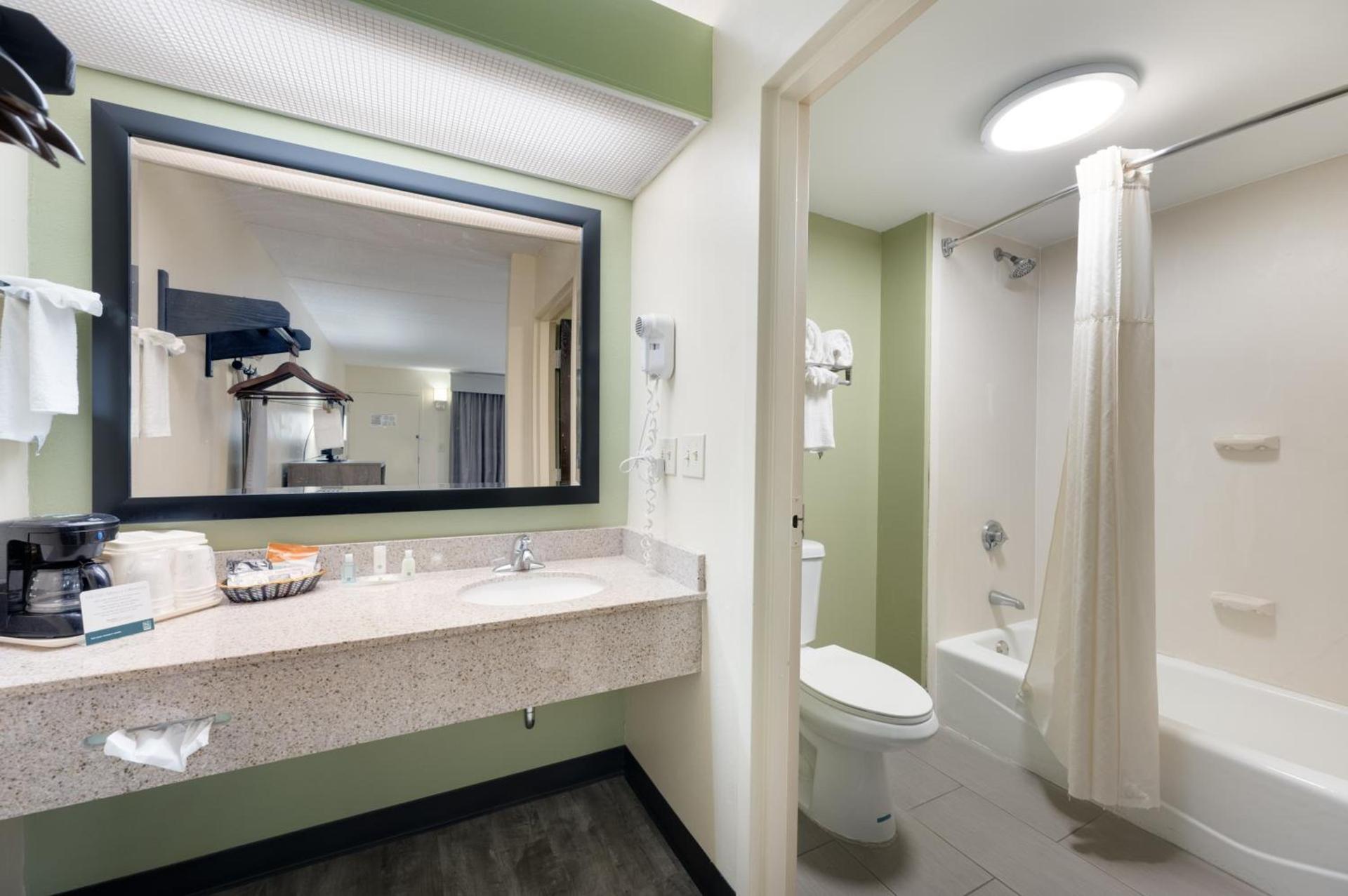 Quality Inn Airport - Southeast photo 16