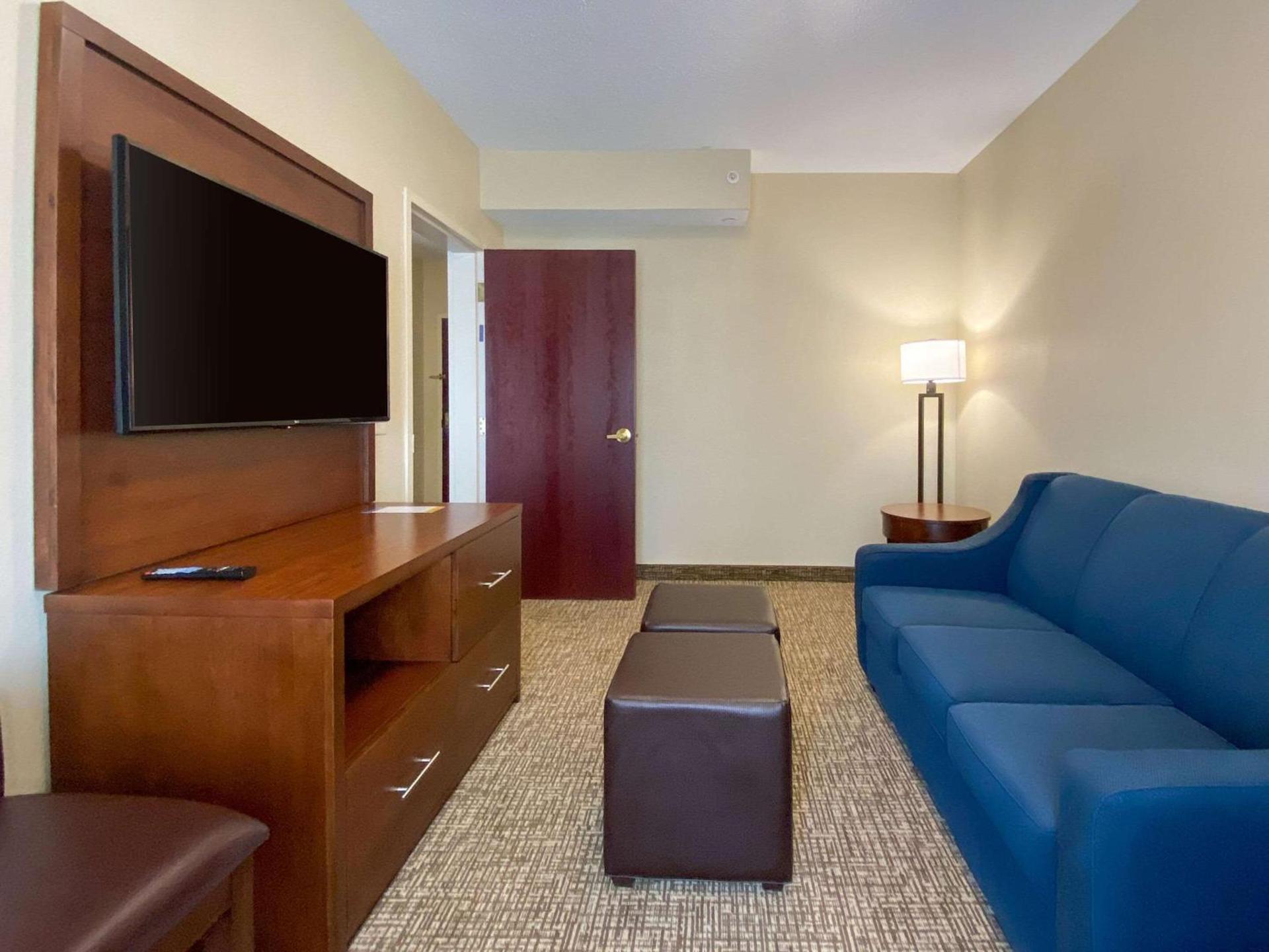 Comfort Inn East Windsor - Springfield photo 17