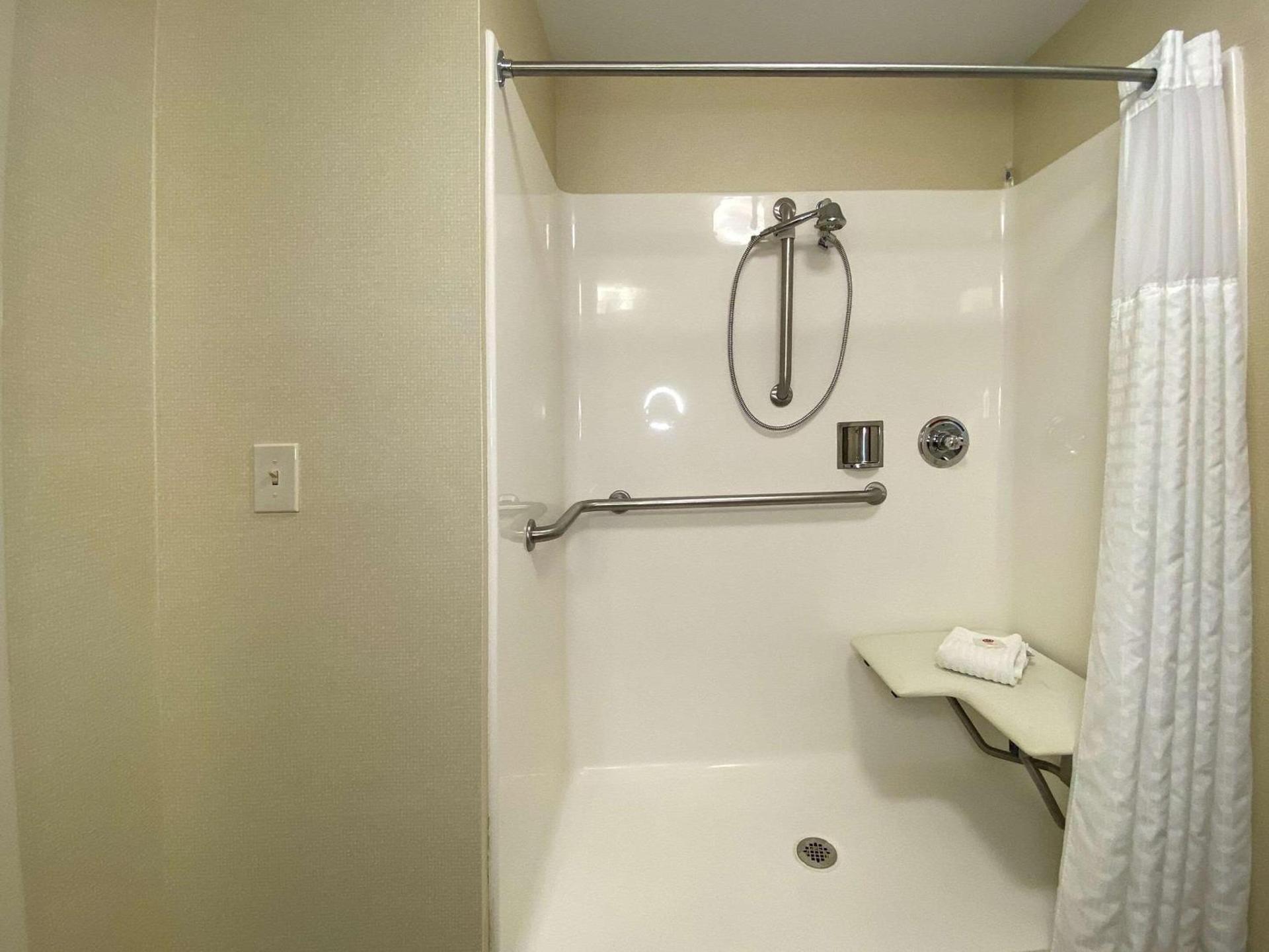 Comfort Inn East Windsor - Springfield photo 18