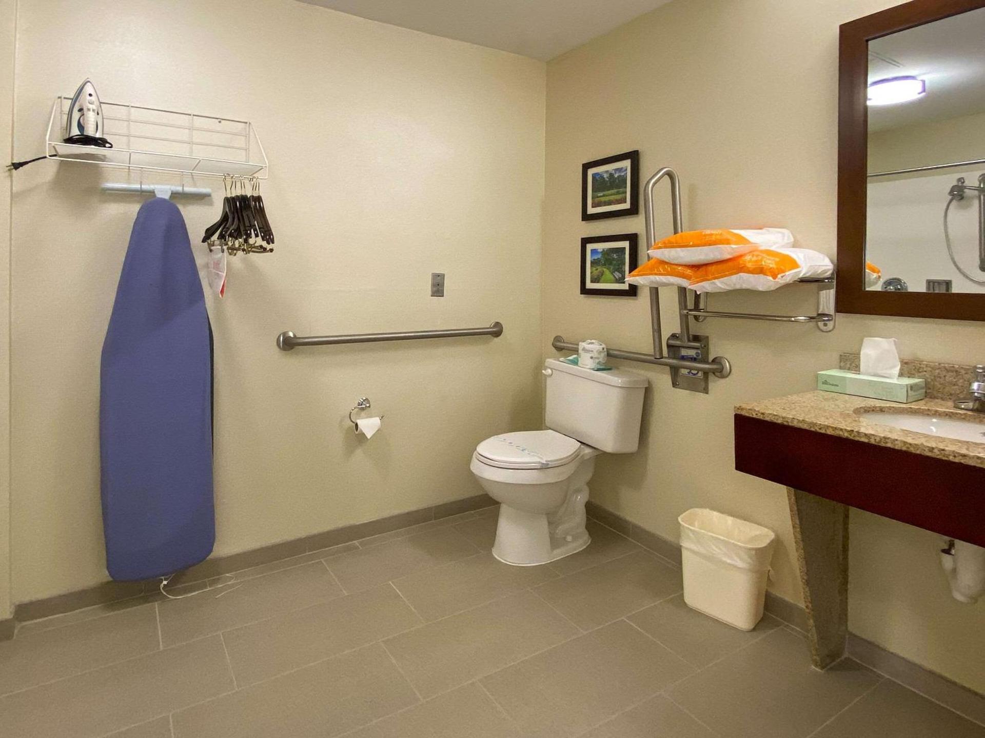 Comfort Inn East Windsor - Springfield photo 19