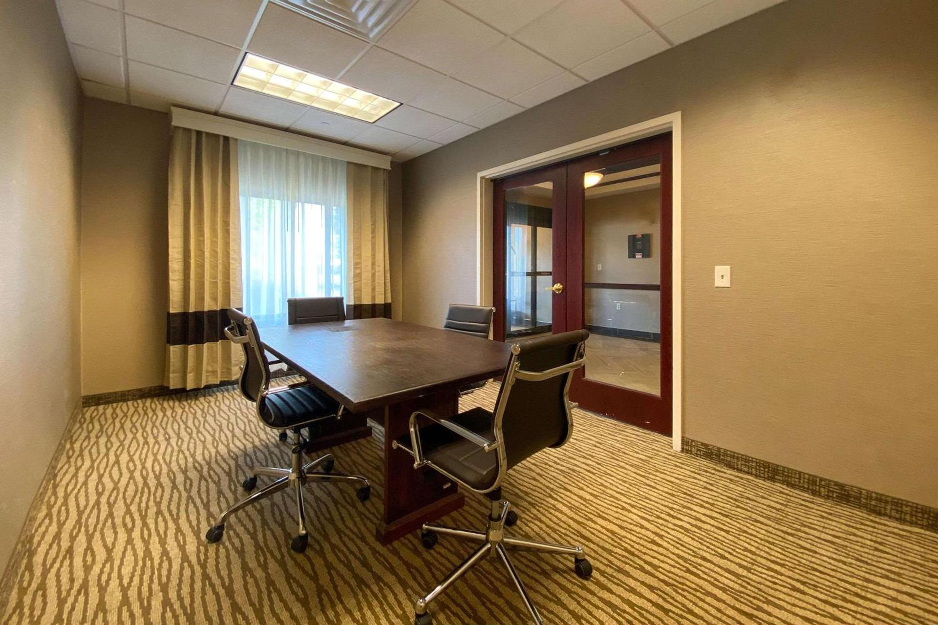 Comfort Inn East Windsor - Springfield photo 21