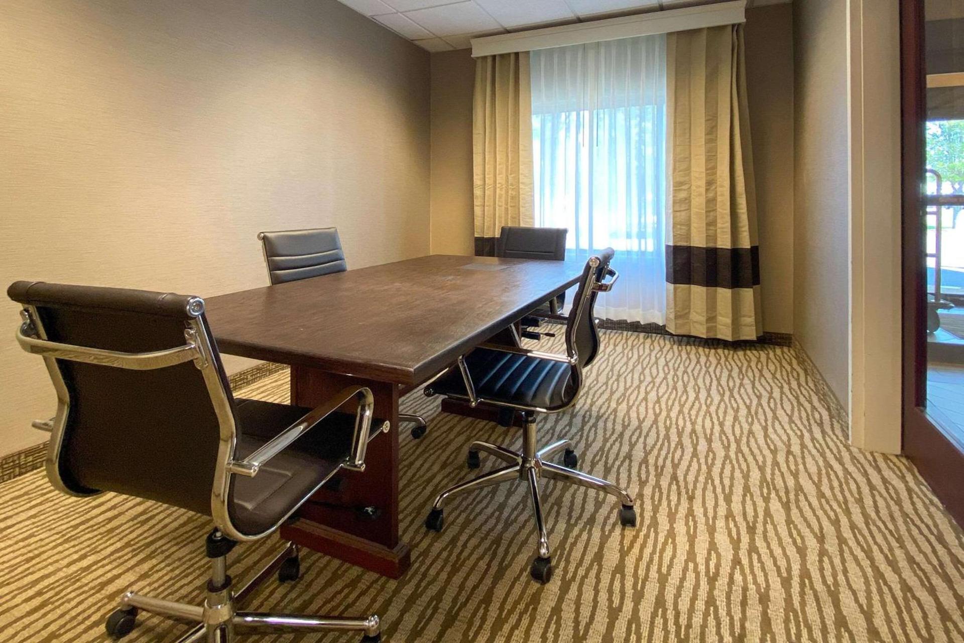 Comfort Inn East Windsor - Springfield photo 22