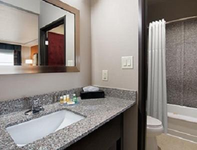 Days Inn by Wyndham Dilley photo 23